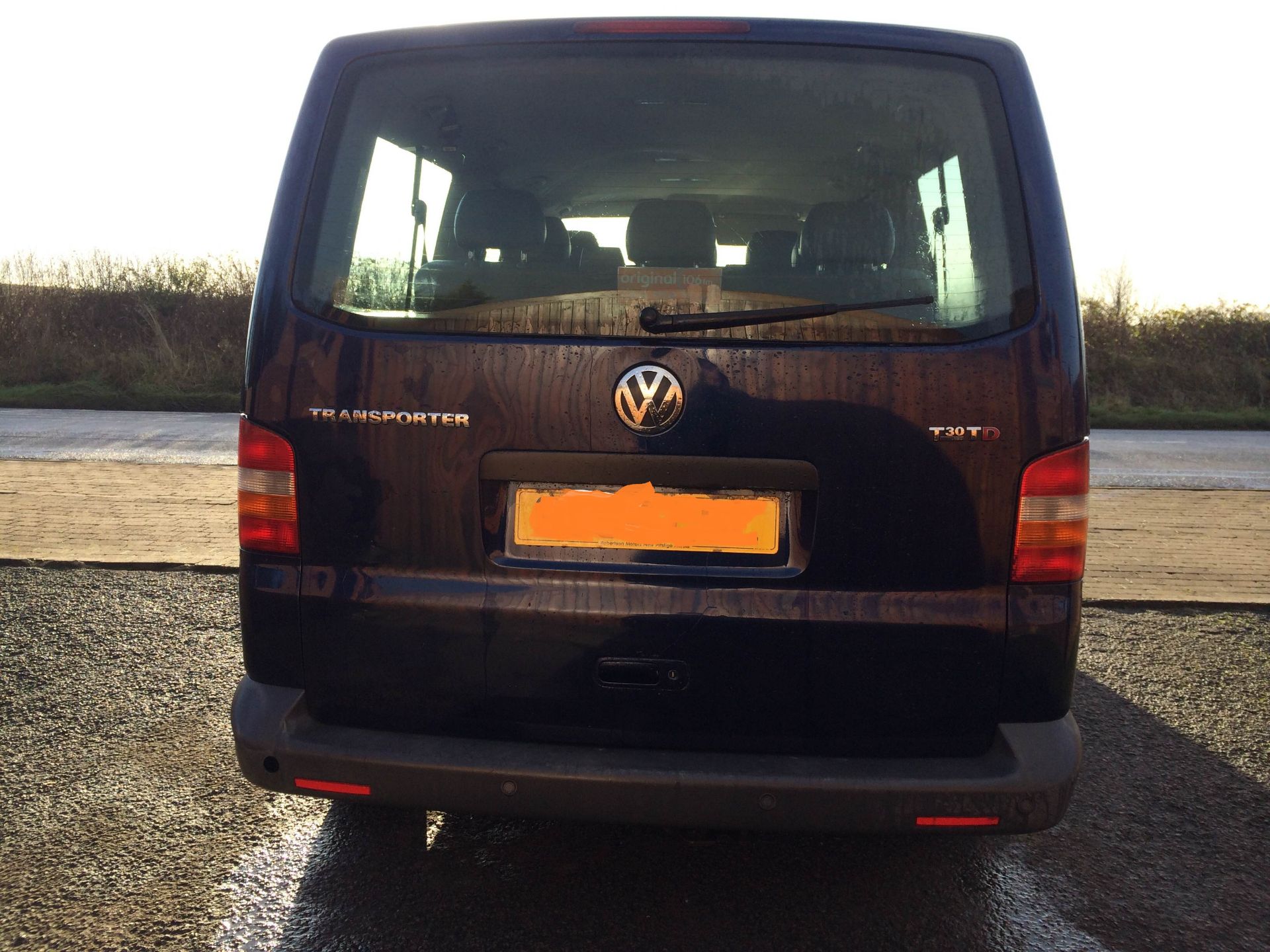 2006/06 REG VOLKSWAGEN TRANSPORTER T30 130 TDI LWB 9 SEAT SHUTTLE BUS - Image 3 of 11