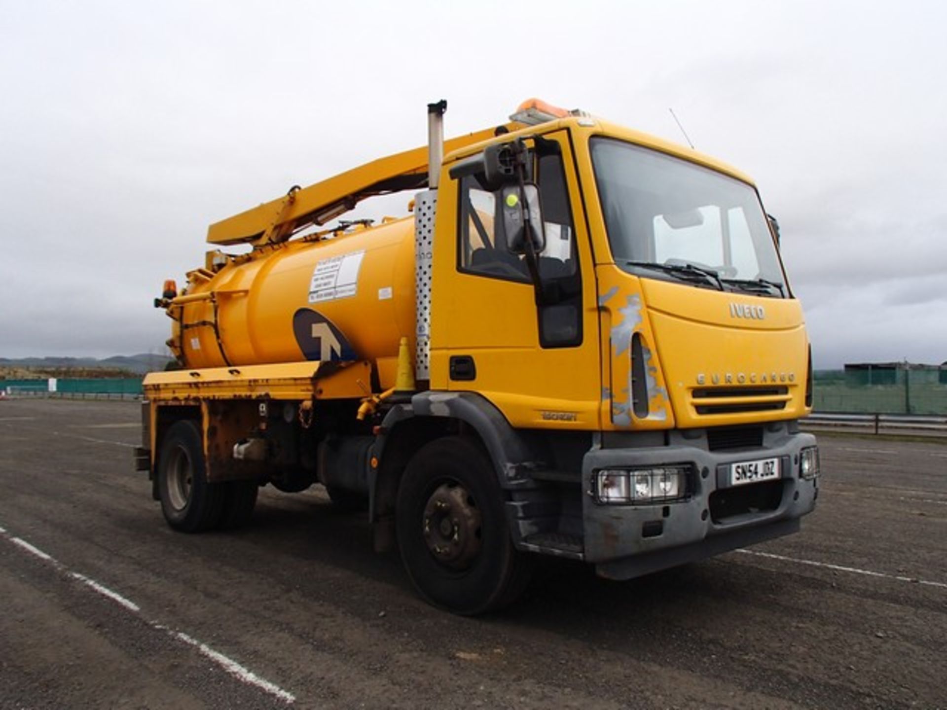 IVECO EUROCARGO - 5880cc
Body: 2 Dr Truck
Color: Yellow
First Reg: 01/01/2005
Doors: 2
MOT: 31/10/ - Image 14 of 15