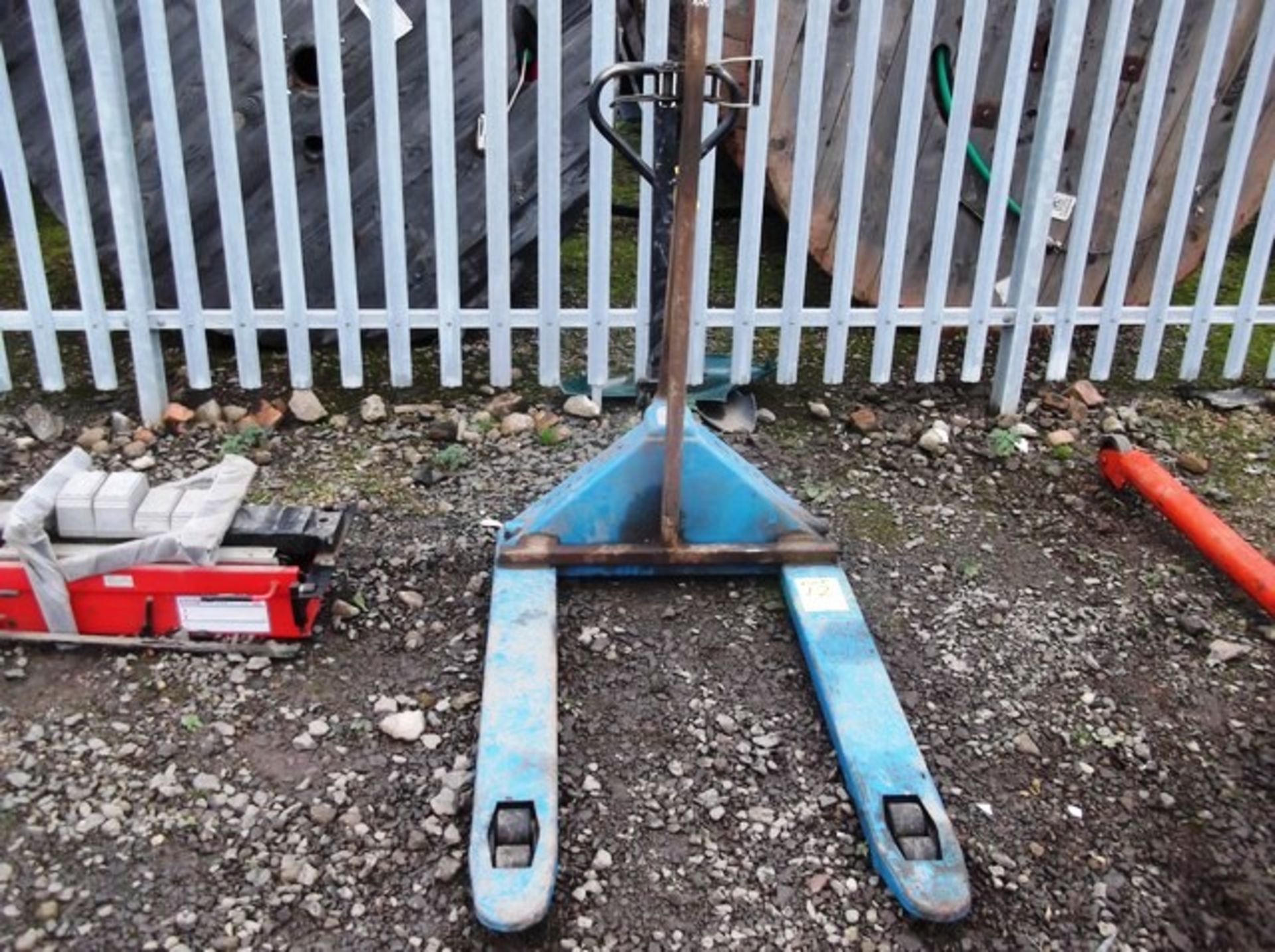 PIONEER PALLET TRUCK 2-5T SWL, 540MM X 1150MM