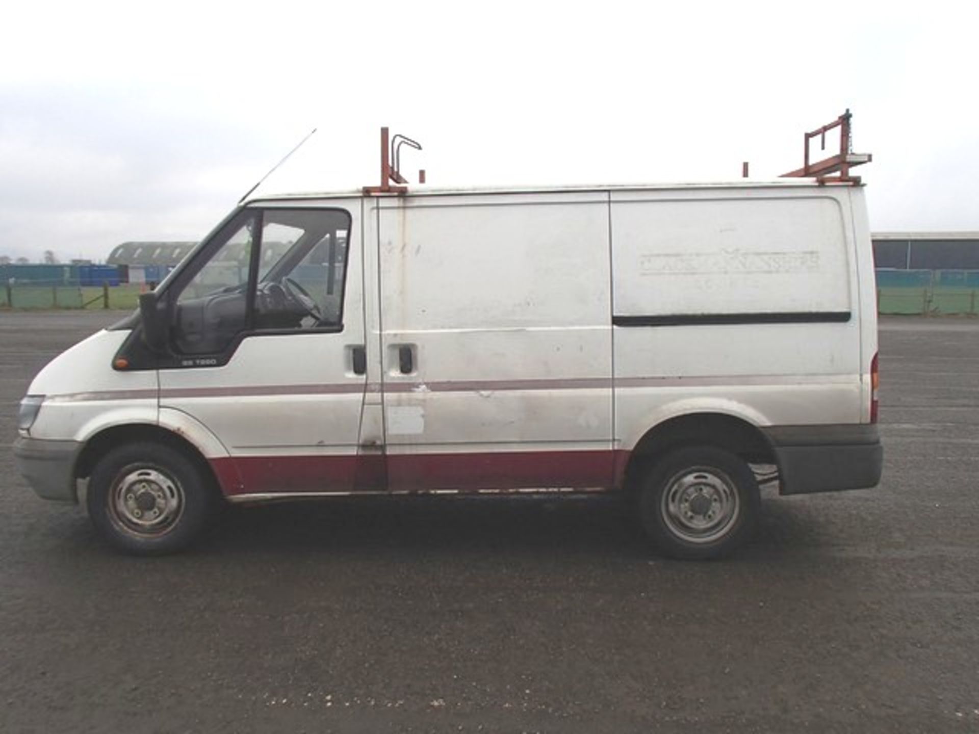 FORD TRANSIT 260 SWB PANEL VAN- 1998cc
Body: 2 Dr Van
Color: White
First Reg: 01/06/2005 - Image 3 of 14