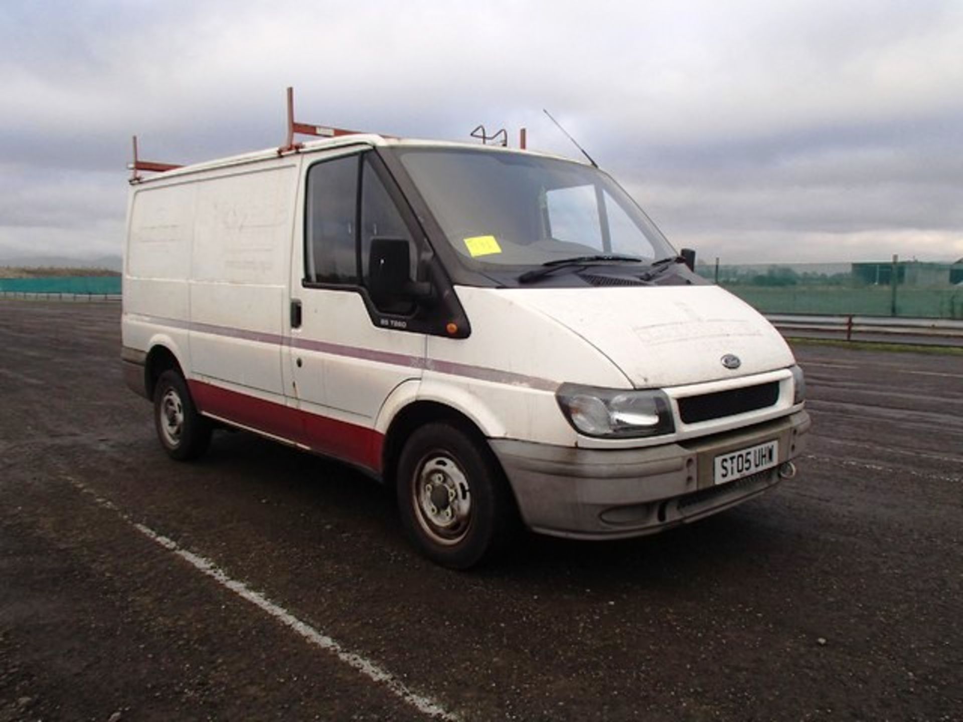 FORD TRANSIT 260 SWB PANEL VAN- 1998cc
Body: 2 Dr Van
Color: White
First Reg: 01/06/2005 - Image 12 of 14