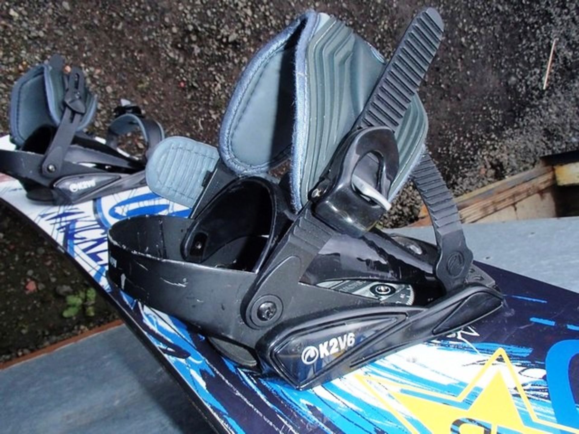 AIRTRACK SNOWBOARD WITH K2V6 BINDINGS. RECENTLY BEEN WAXED - Image 2 of 3
