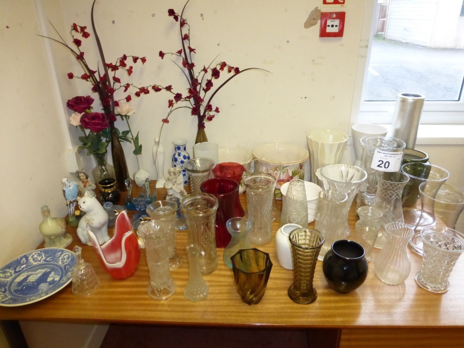 A qty. of misc. flower vases glass flower vases and misc. decorative ornaments (located in room 4)