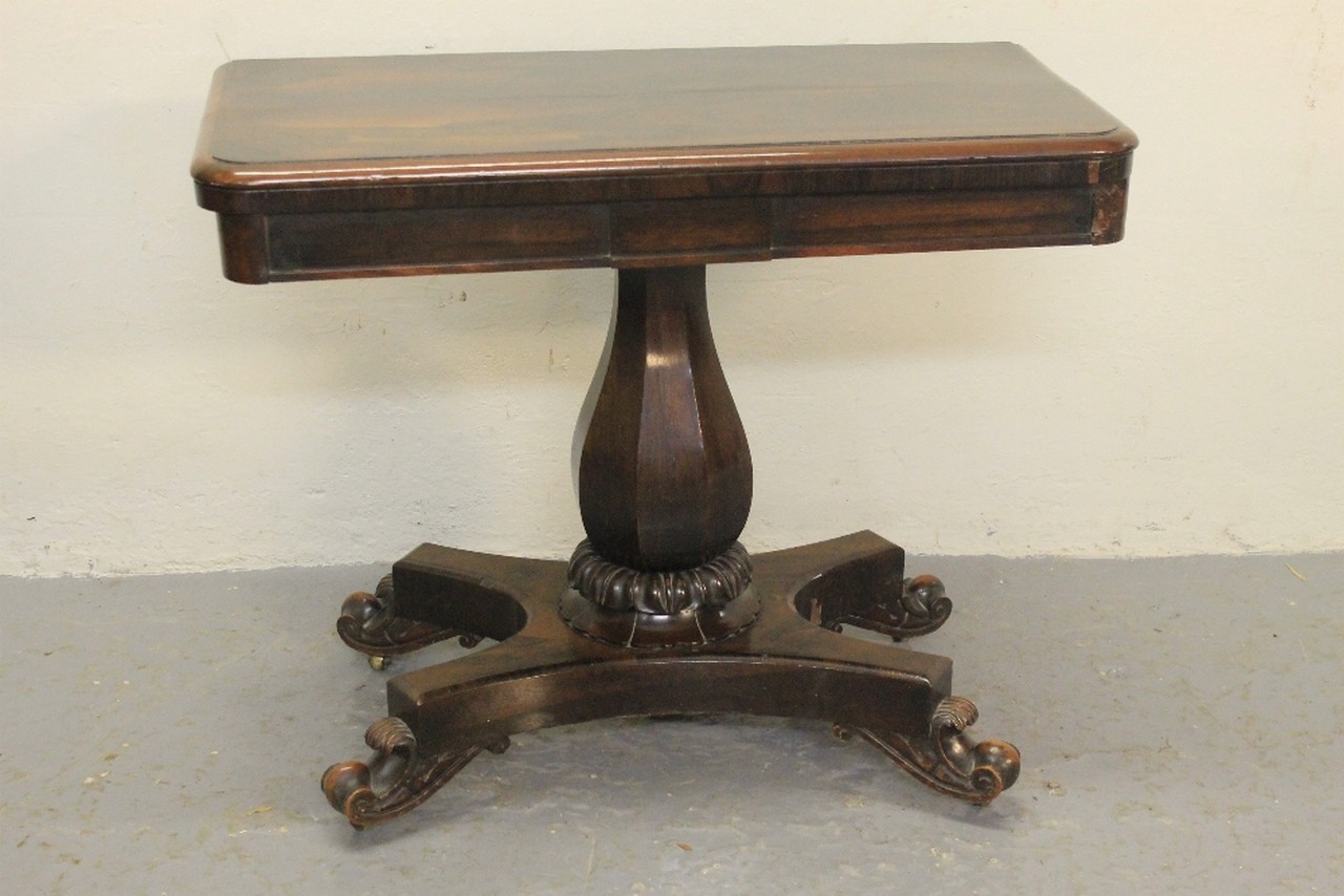 EARLY 19TH CENTURY ROSEWOOD FOLD OVER CARD TABLE HAVING FACETED BALUSTER PEDESTAL on quatrefoil