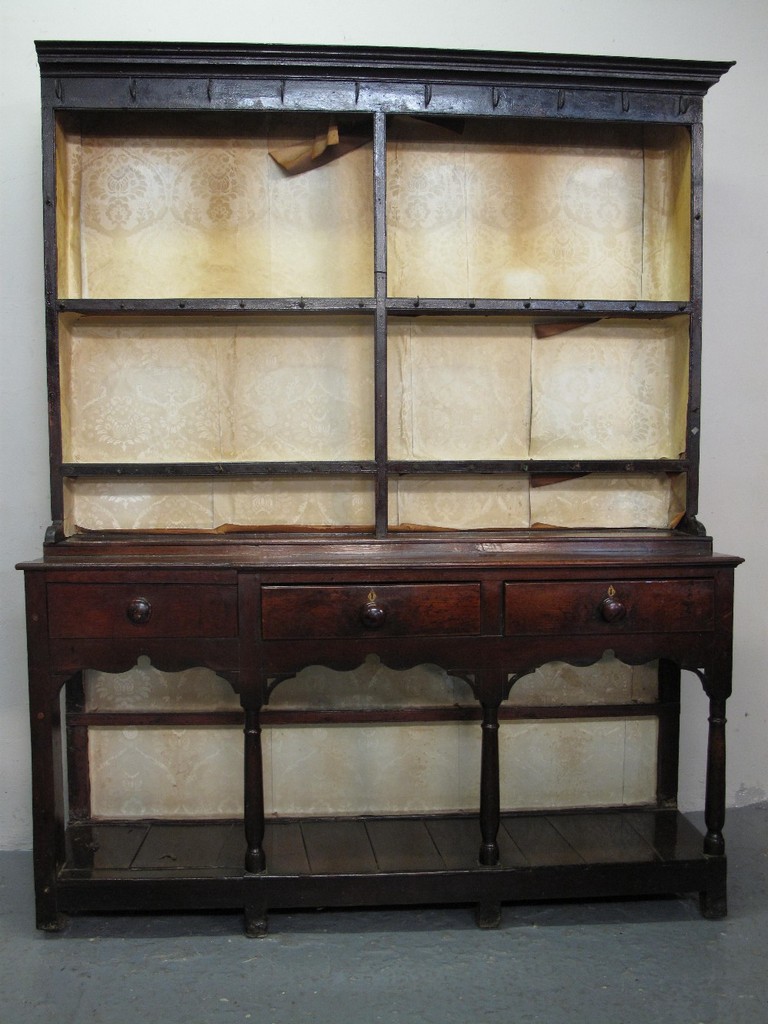 EARLY 19TH CENTURY SOUTH WALES OAK POT BOARD DRESSER having boarded rack back with two shelves and