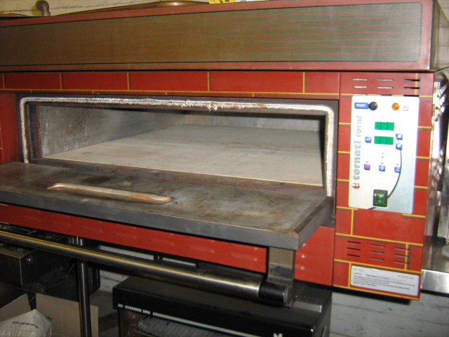 TORNATI FORNI TF99S GAS PIZZA OVEN In very good condition and in full  working order cleaned and