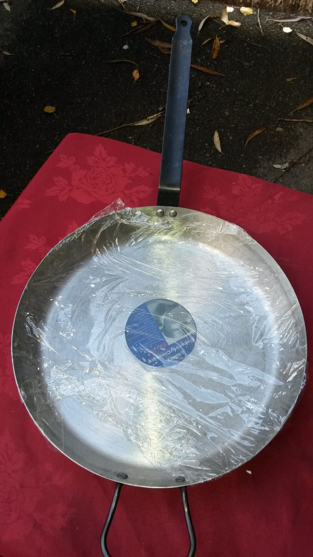 Large Black iron frying pan