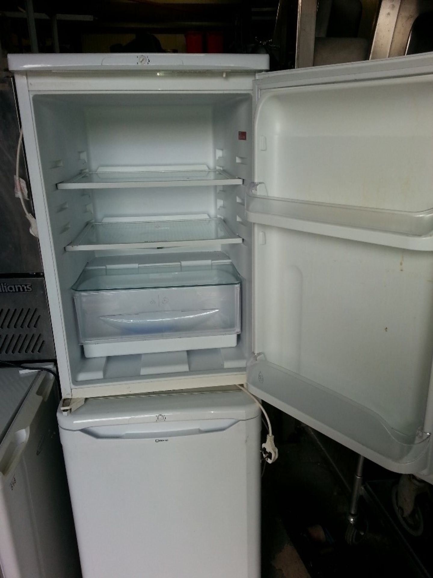 White fridge in good working order - Image 2 of 2