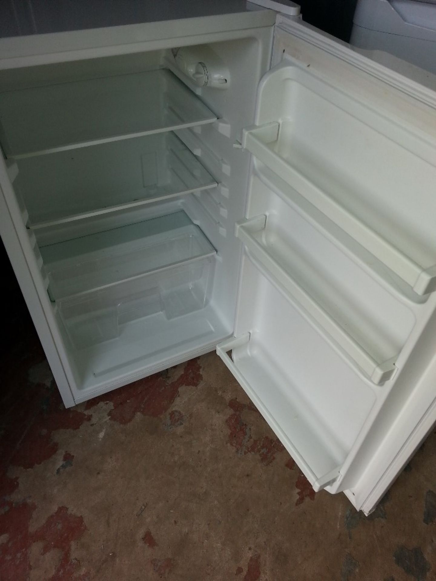 White fridge in good working order - Image 2 of 2