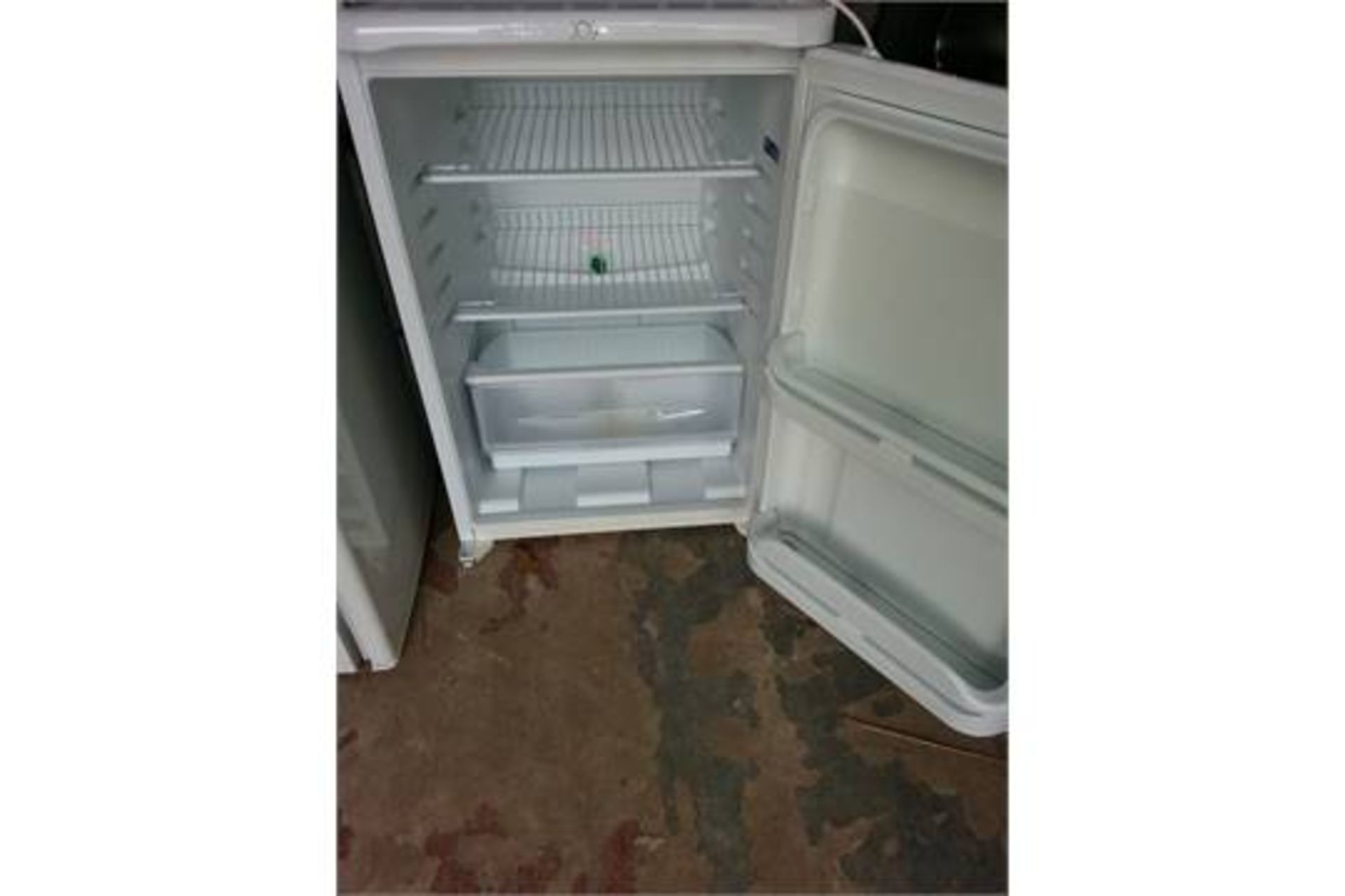 White fridge in good working order - Image 2 of 2