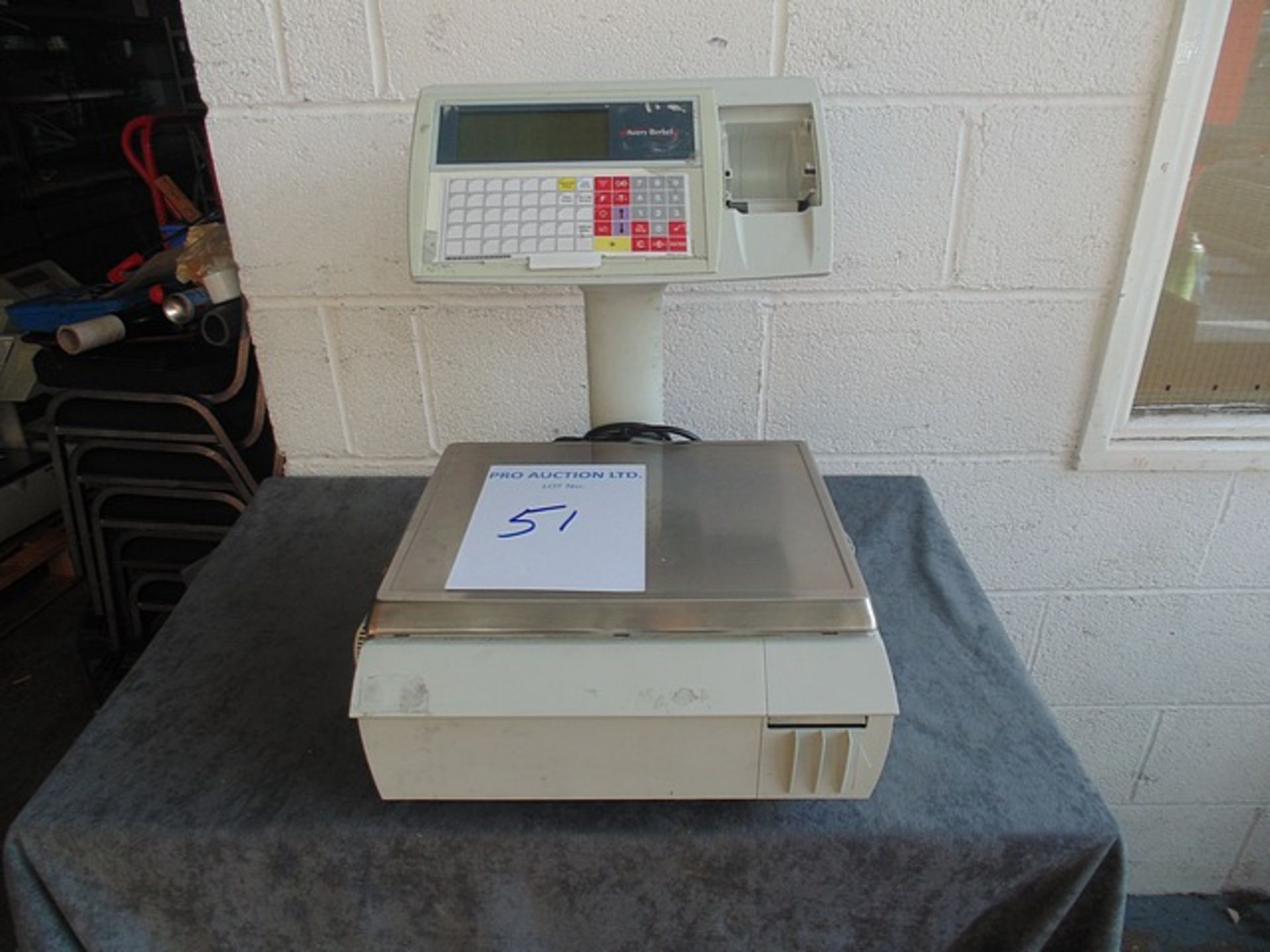Avery berkel M400 Retail system scale with column-mounted display, keyboard and label / receipt