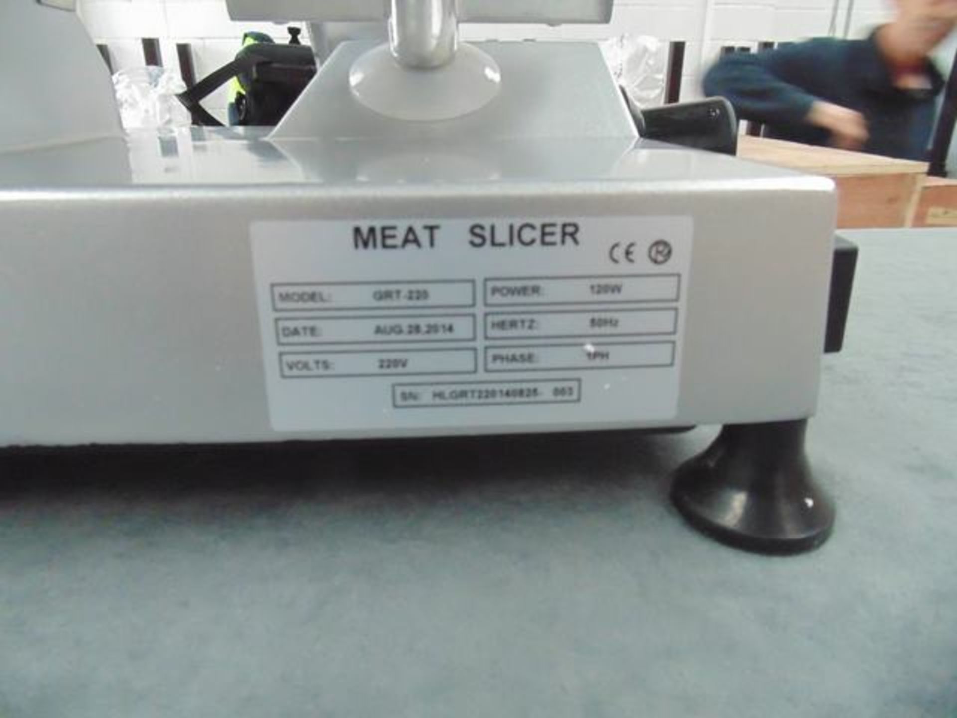 Commercial gravity fed slicer high carbon steel blade is hard chromed, with a hollow ground taper - Image 3 of 4