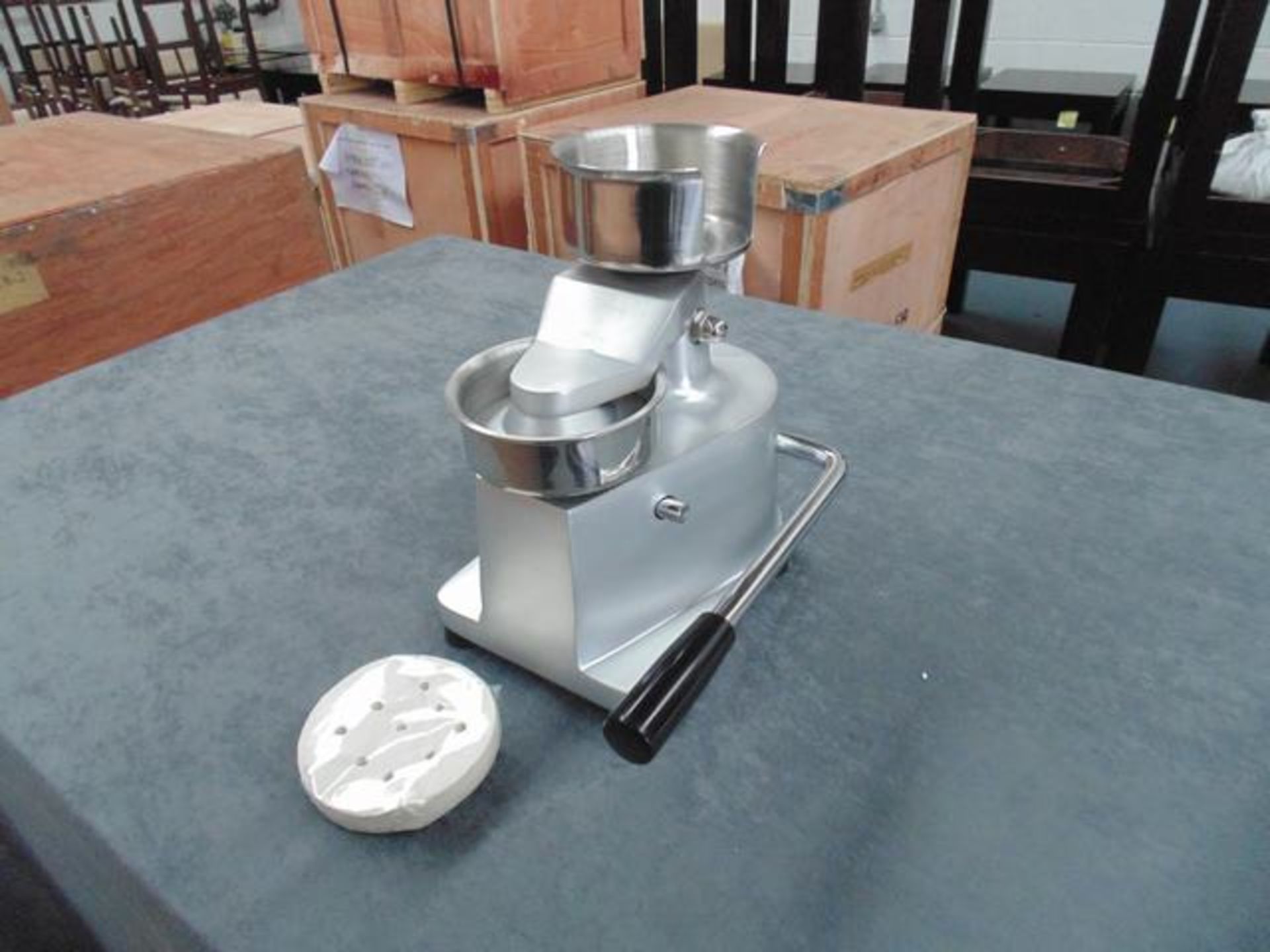 Counter top commercial patty burger former 100mm diameter non-stick plate press forms meat fast