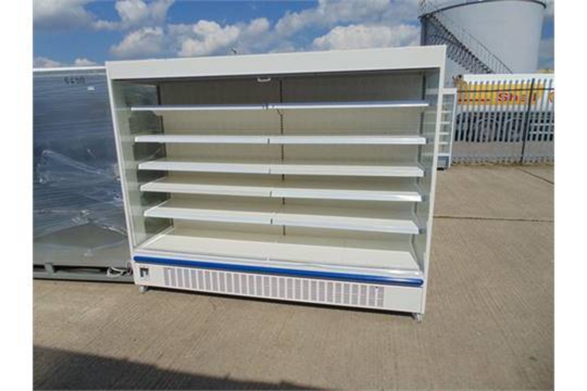 Commercial wall fridge merchandiser