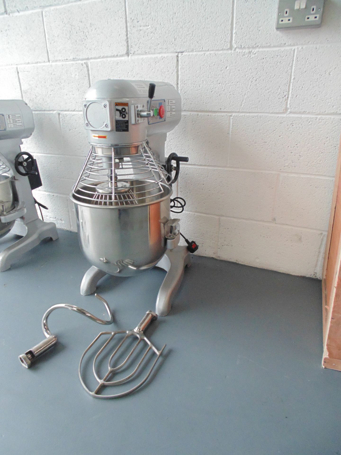 Stainless steel commercial planetary mixer model: B-20 3 speed 91/164/294 revolution per min fully