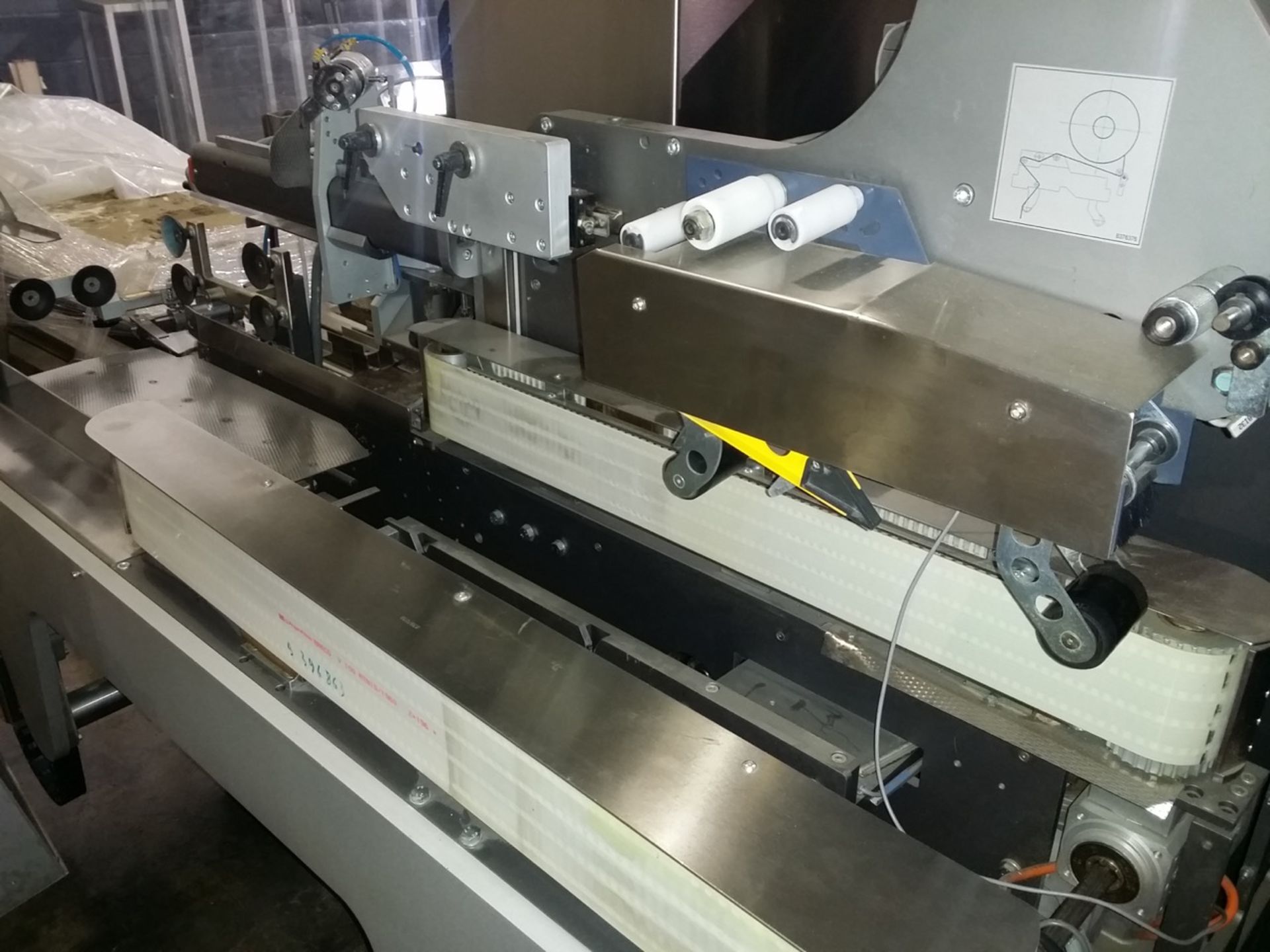 IMA top loading case packer, model CPV15, capable to handle between 190-600 mm long x 80-400 mm wide - Image 2 of 10