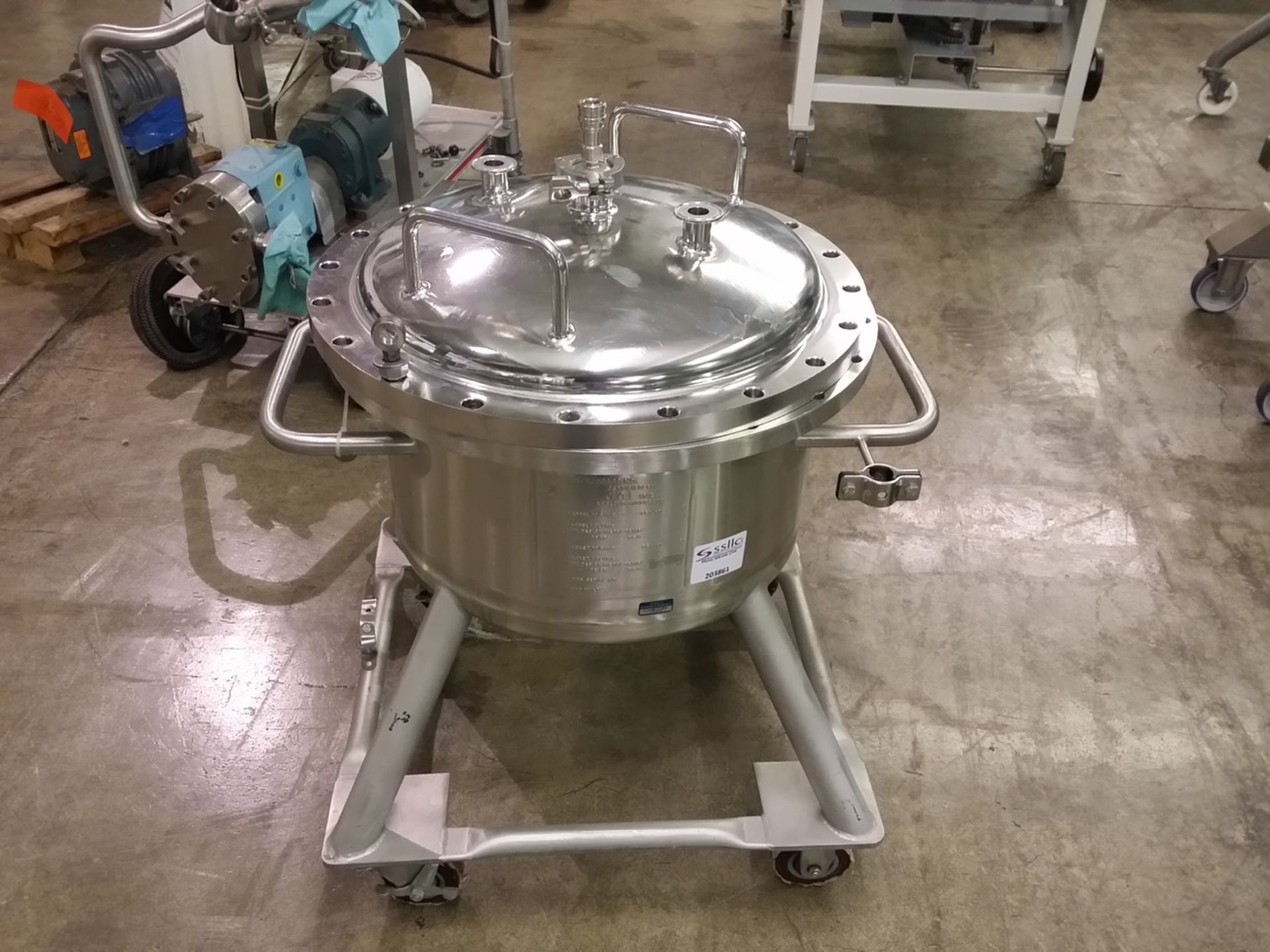 60 liter (15 gallons) DCI tank, stainless steel construction, 20" diameter x 12" straight side,