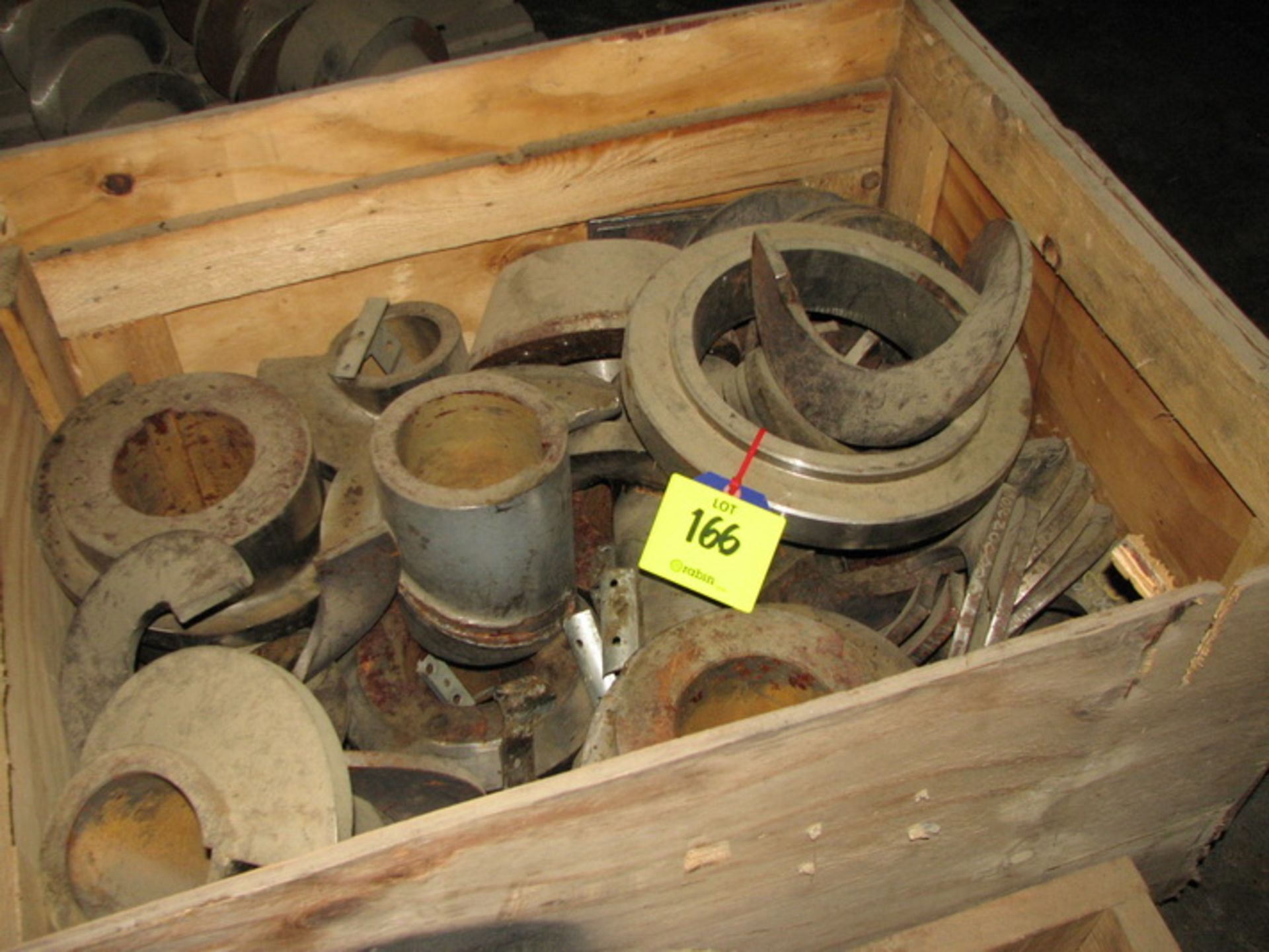 [Lot] Miscellaneous screw press parts, shafts, gears, segments, (2) crates, (1) pallet - Image 3 of 4