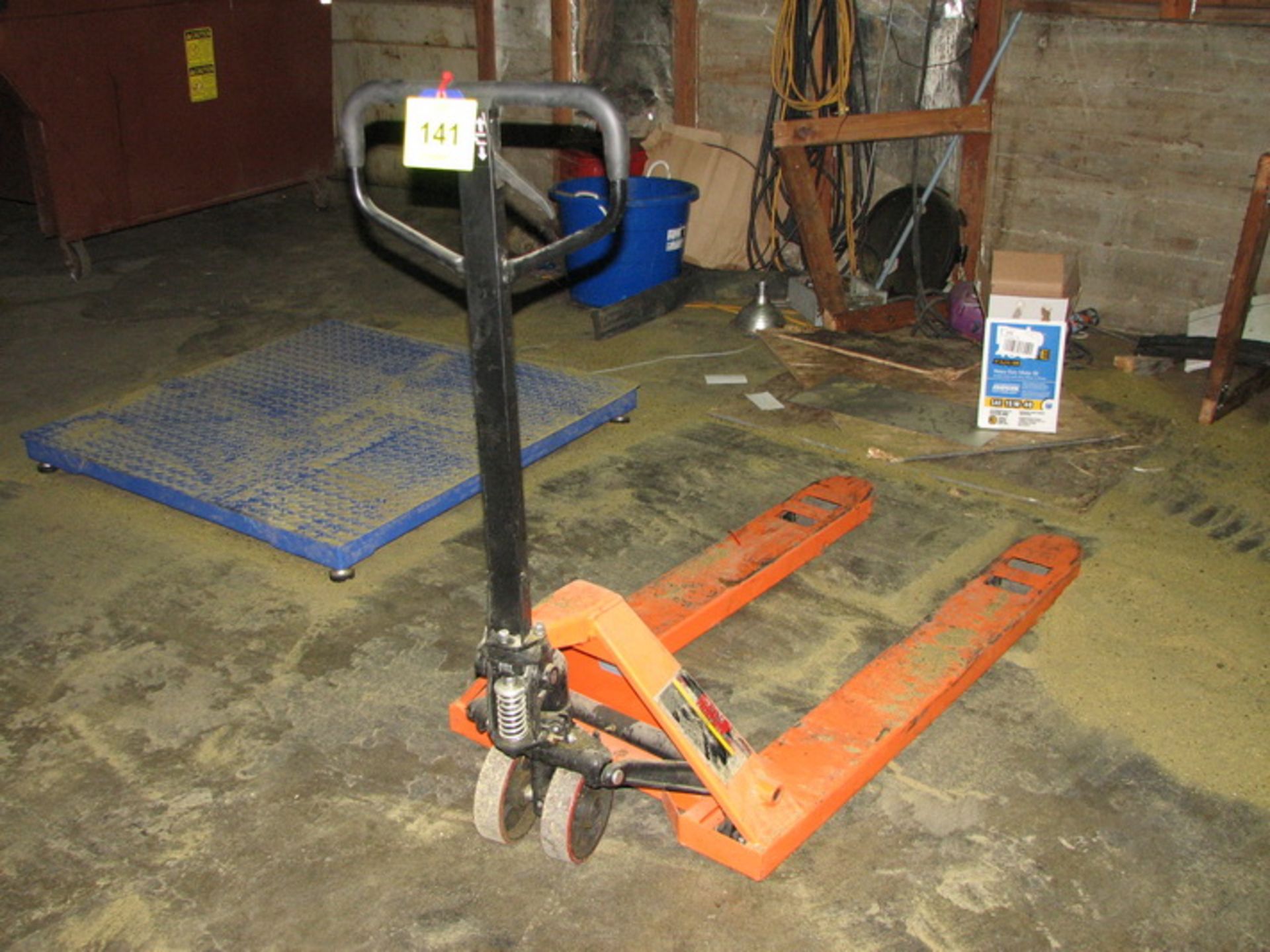 Haul Master hydraulic pallet jack, 5000 lb. cap.