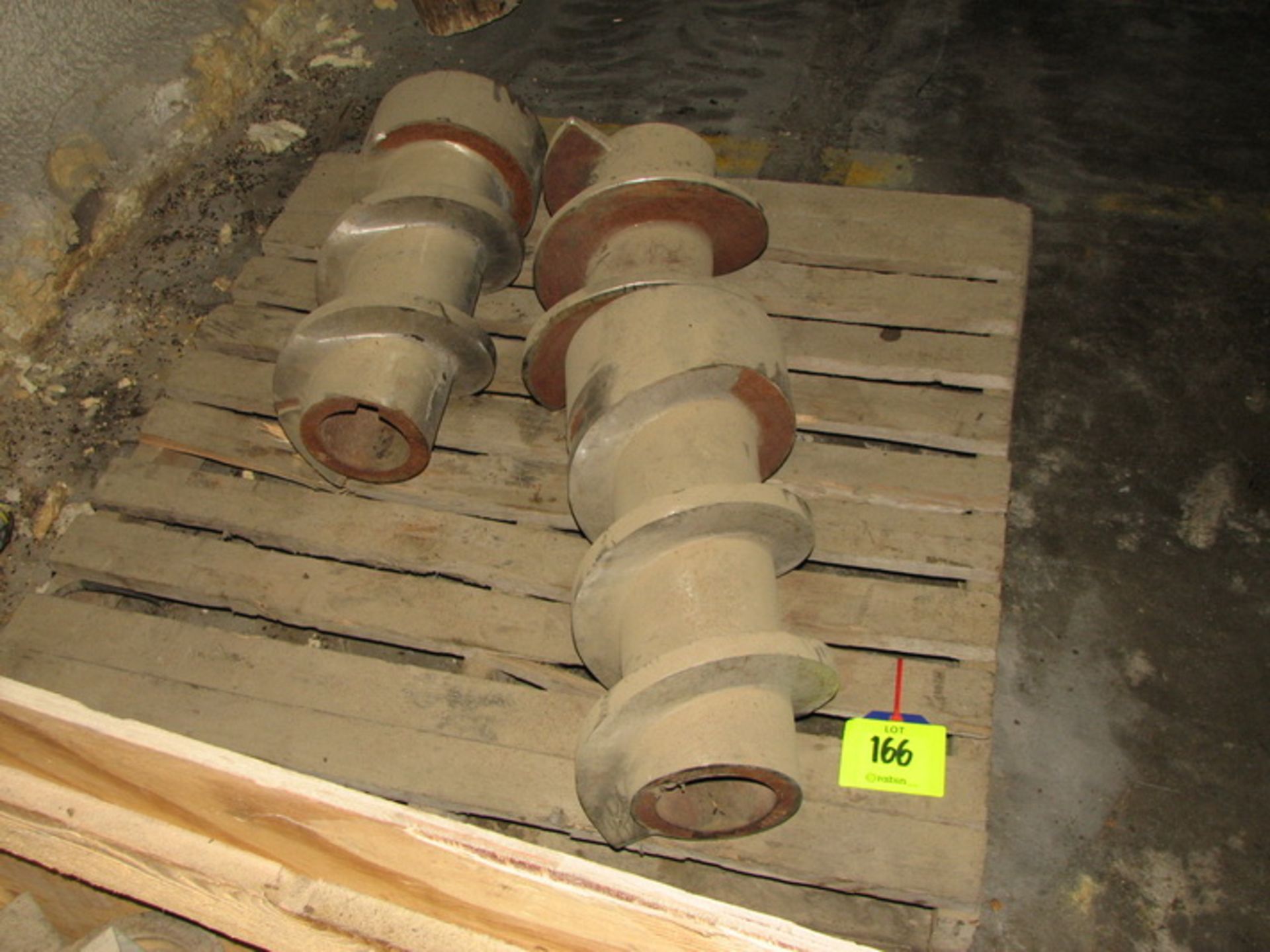 [Lot] Miscellaneous screw press parts, shafts, gears, segments, (2) crates, (1) pallet - Image 4 of 4