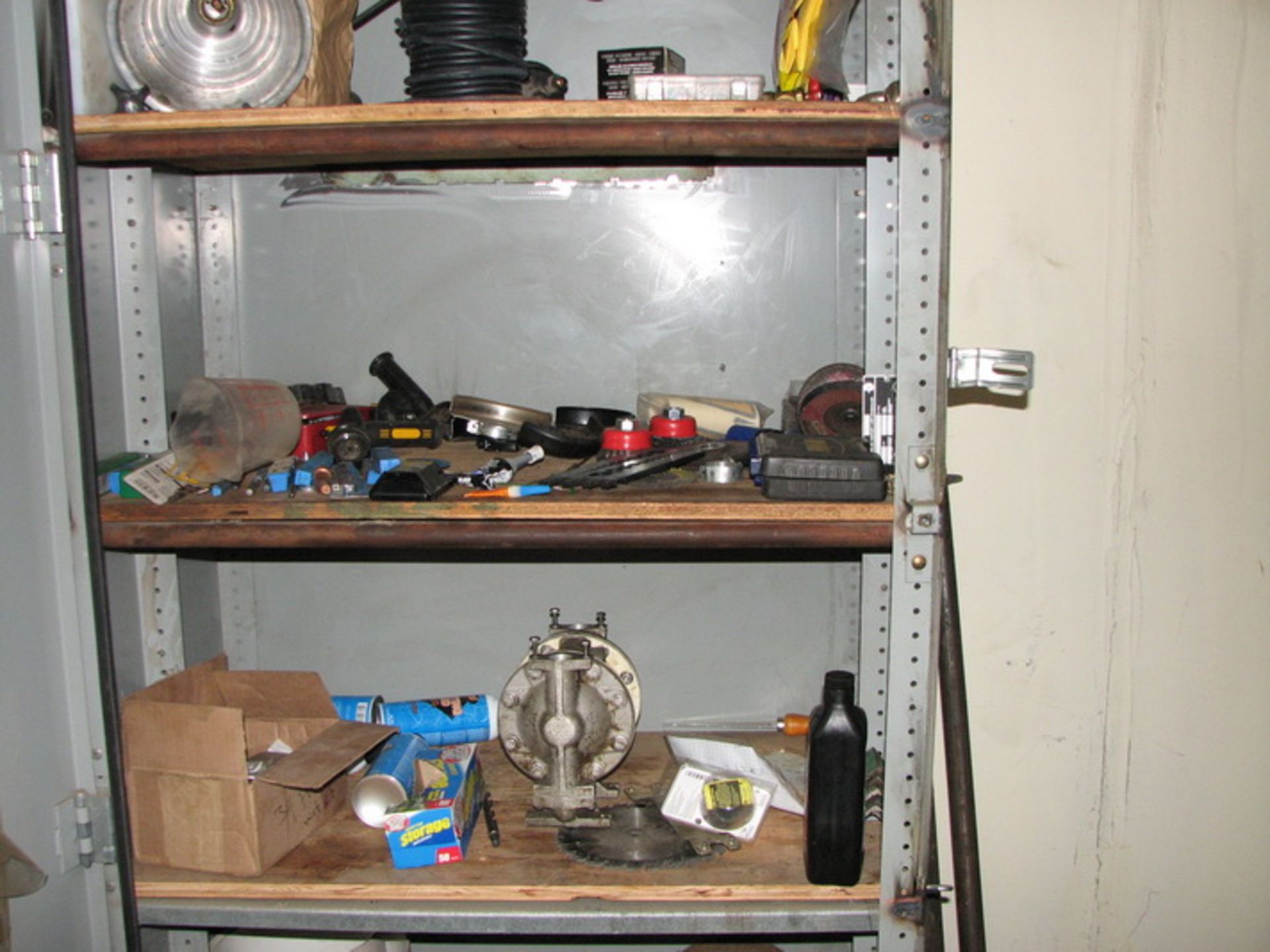 [Lot] (5) Storage cabinets with miscellaneous parts, electrical sprockets, motor, shims - Image 2 of 4