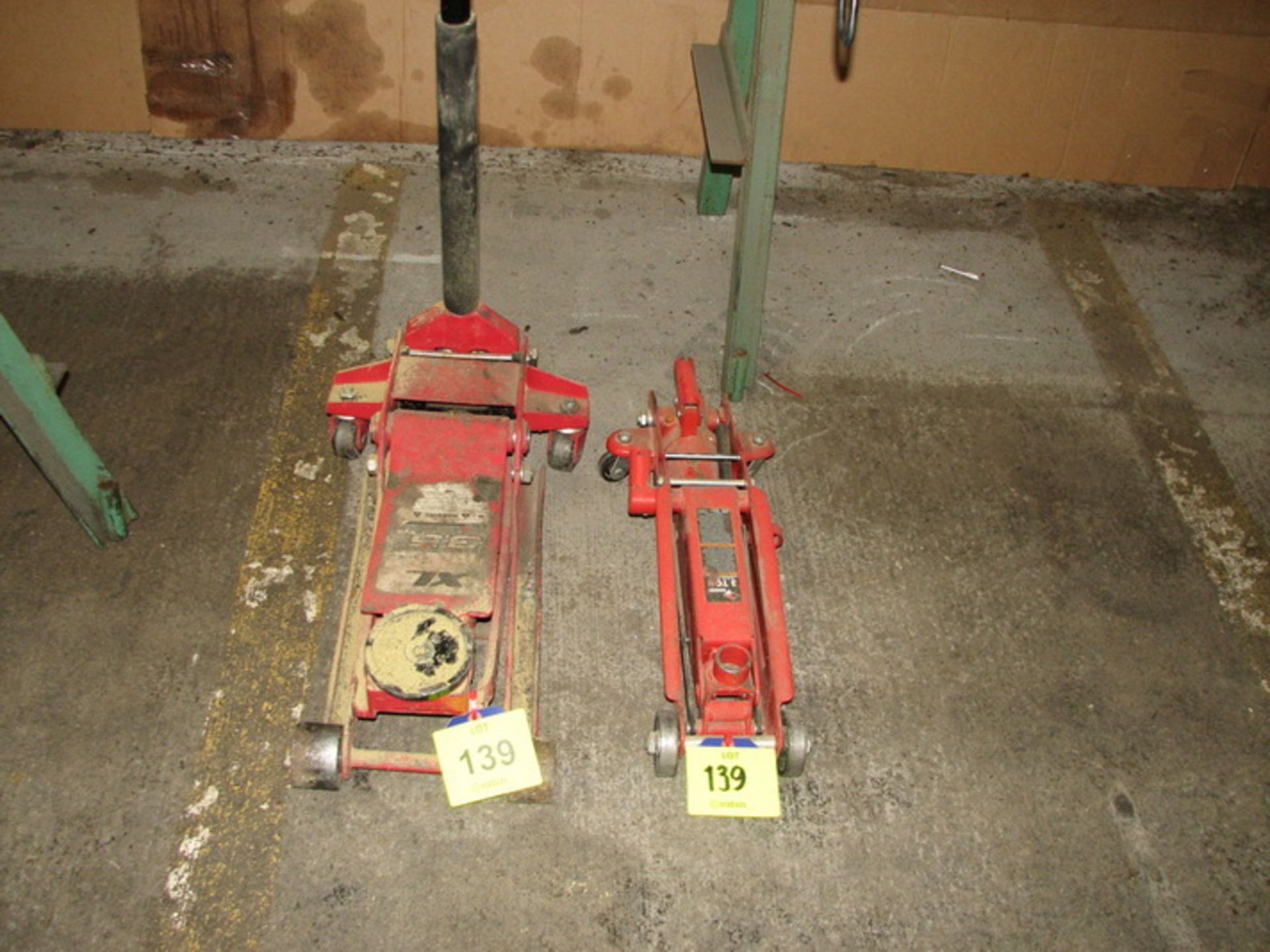 [Lot] (2) Hydraulic floor jacks, (1) 3.5 ton & (1) 3 ton