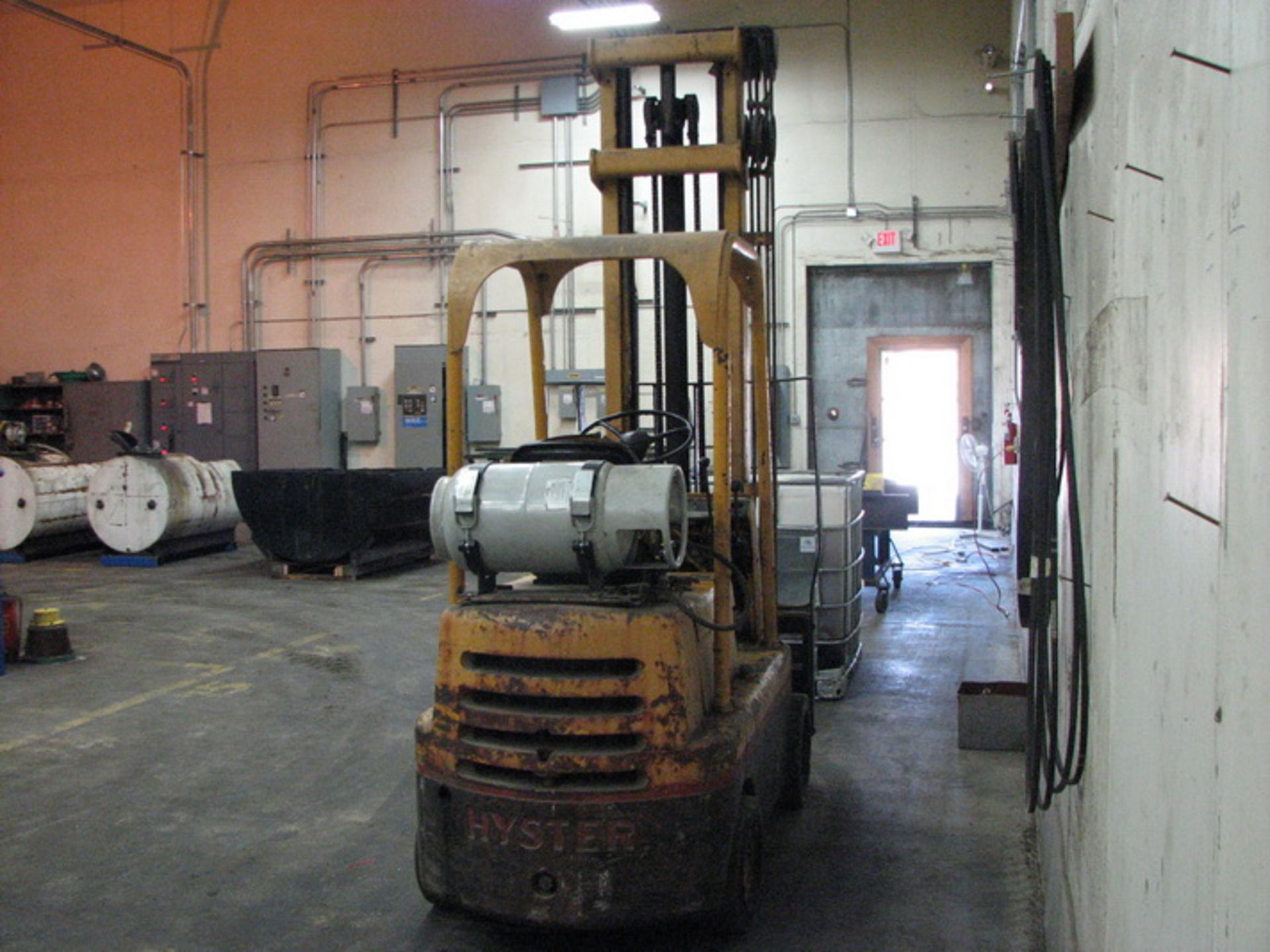 Hyster forklift, model C20-15045T, LPG, solid tire, 10' mast, 200"H max., side shift, 5,000 lb. - Image 2 of 2