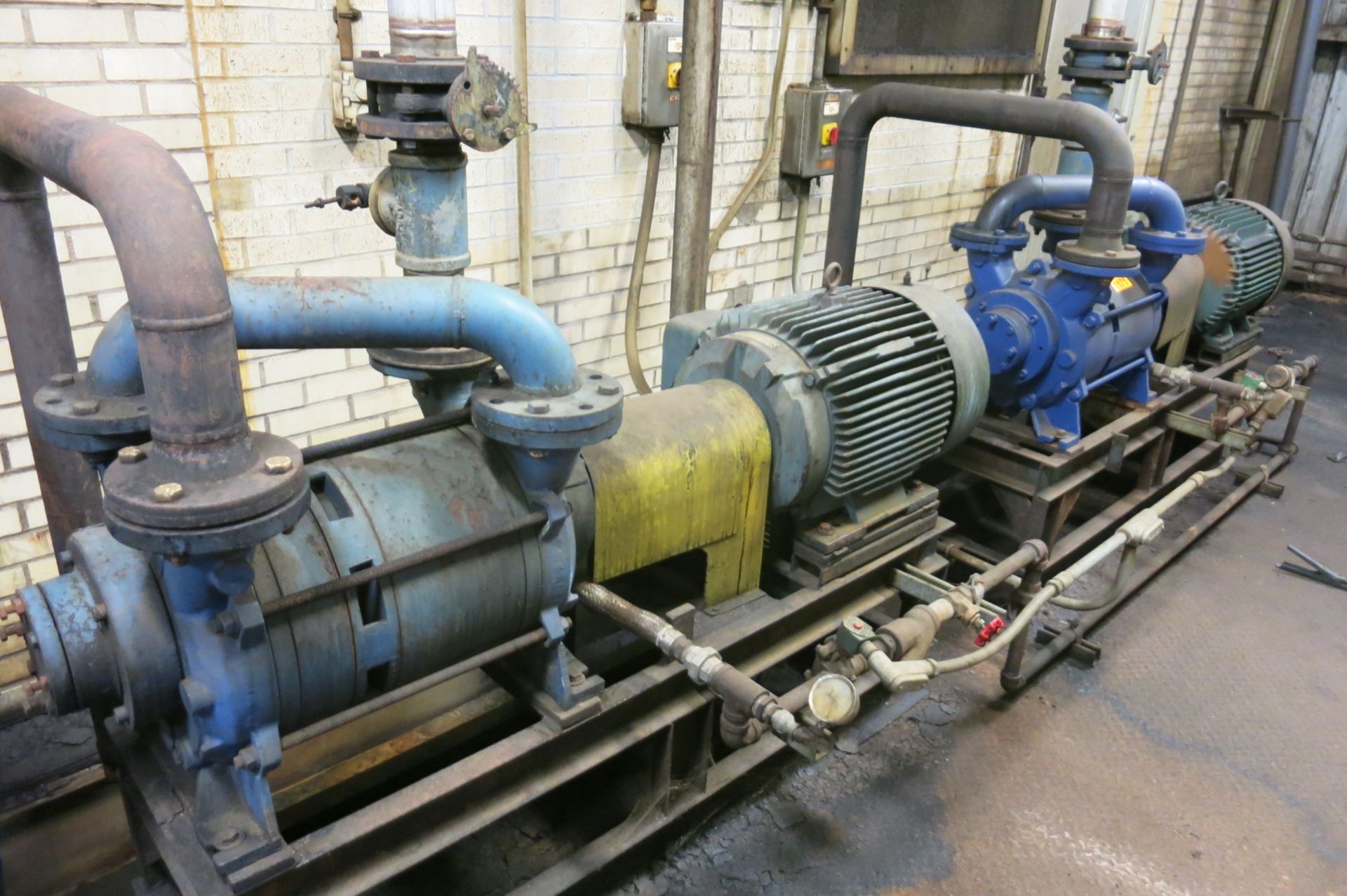 Vacuum Pumps - Image 2 of 3