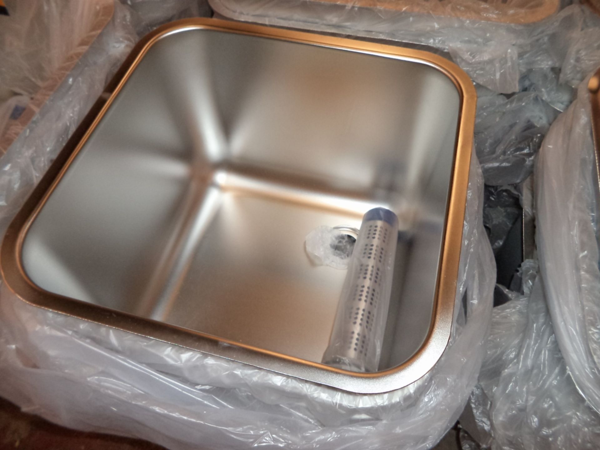 5 off square stainless steel single bowl sinks, in each instance including a waste pipe, in - Image 5 of 5