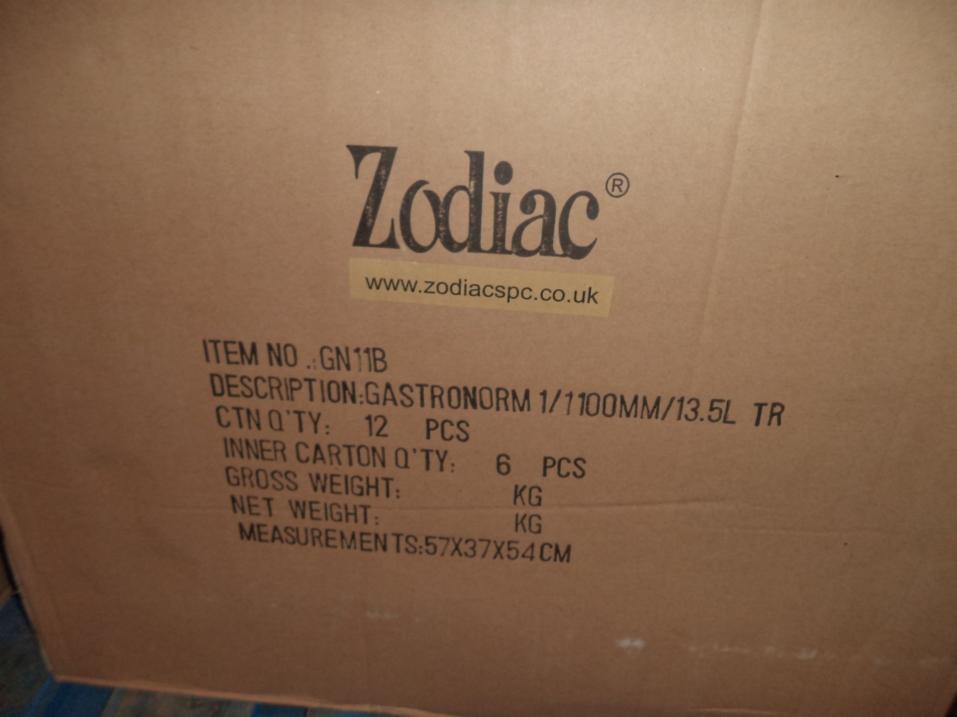 Box of Zodiac stainless steel food serving trays, each measuring W 500mm x H 100mm x D 300mm, each - Image 2 of 3