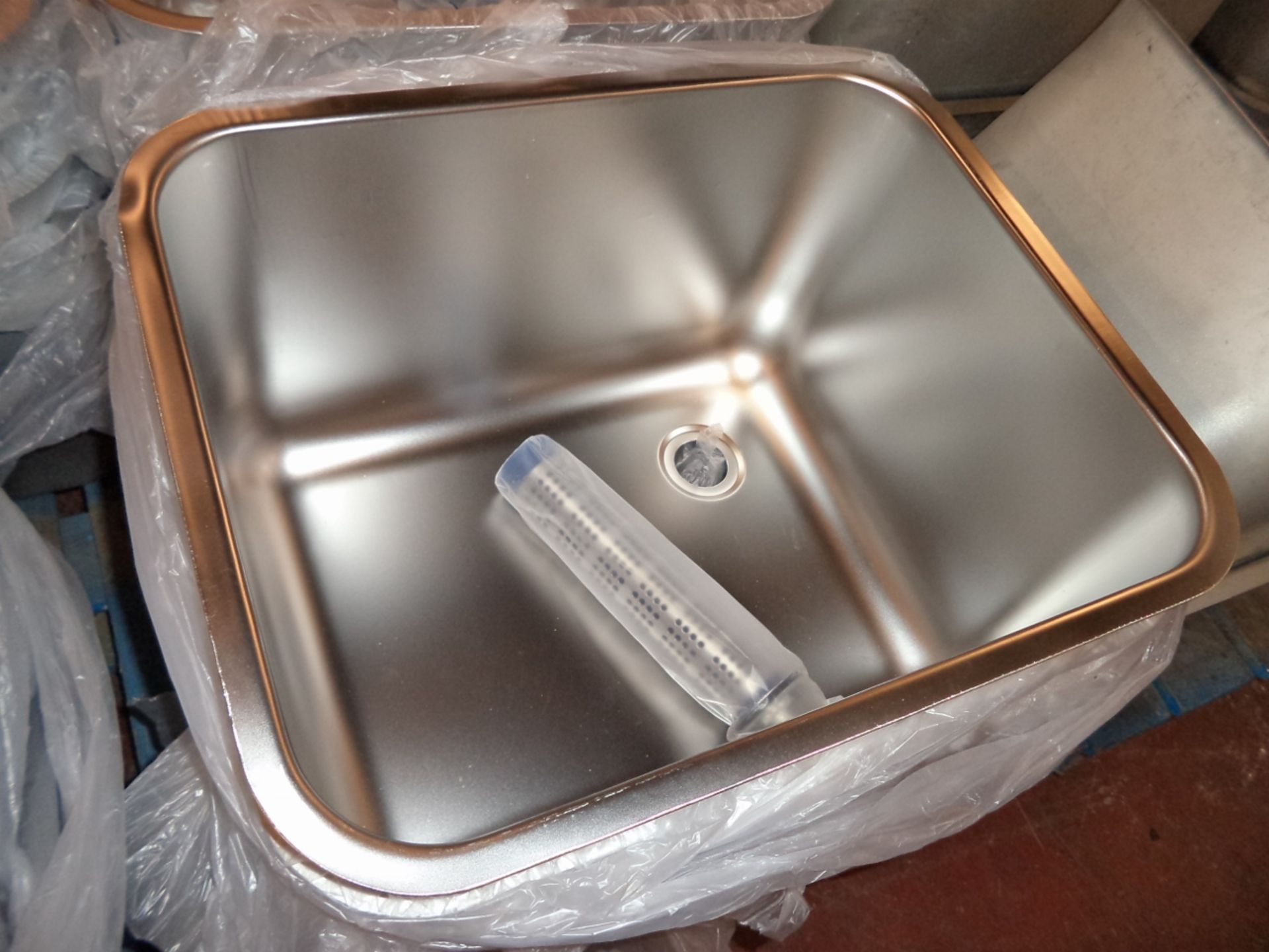 40 off rectangular stainless steel single bowl sinks, in each instance including a waste pipe, in - Image 3 of 4