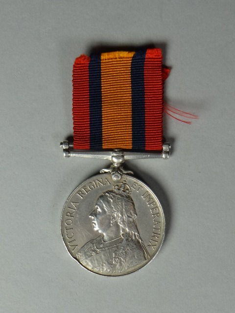 A Queen`s South Africa Medal with no bar to 5893 Pte. C. Smith, 2nd Worc. 5th M.I.