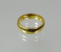 An 18ct yellow gold band ring, 6.5gms