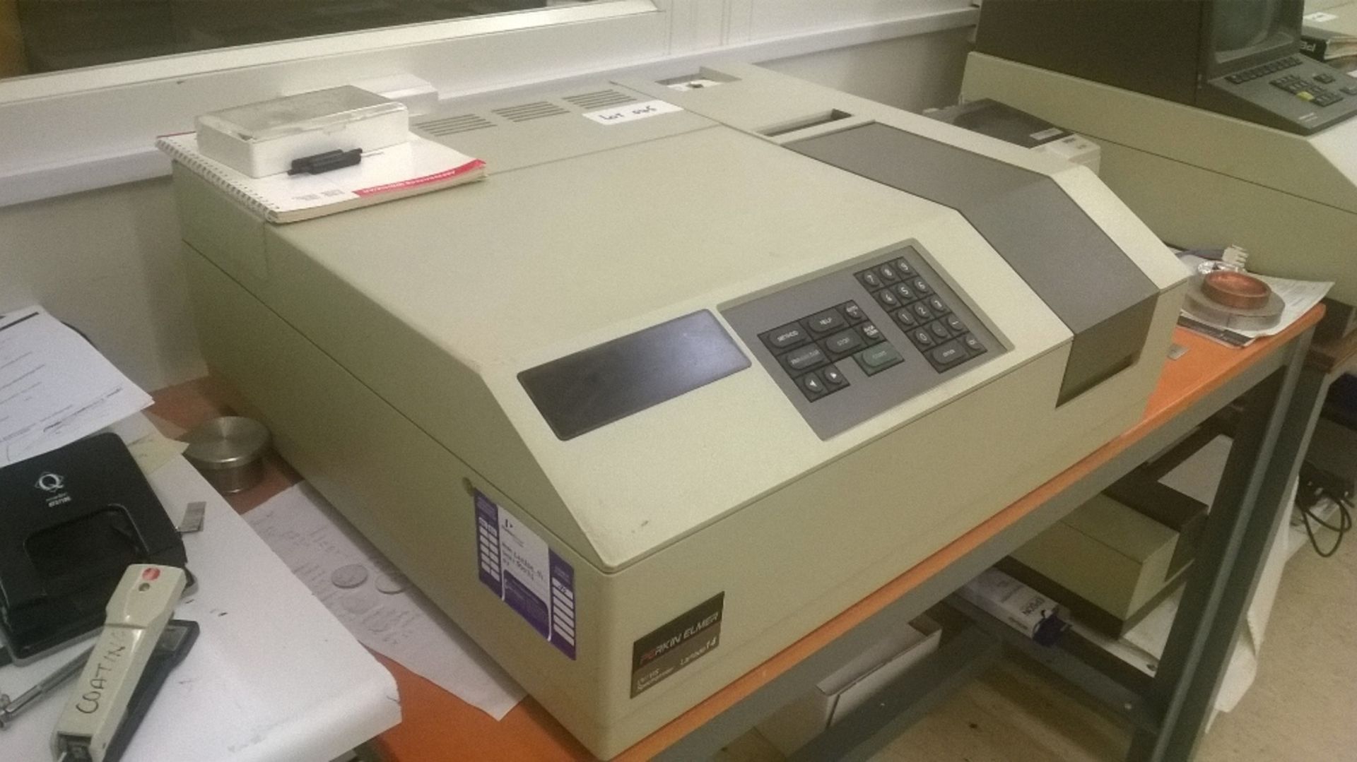 Perkin Elmer Lambda 14 UVNIS spectrophotometer Serial No. 50071 - Image 5 of 10