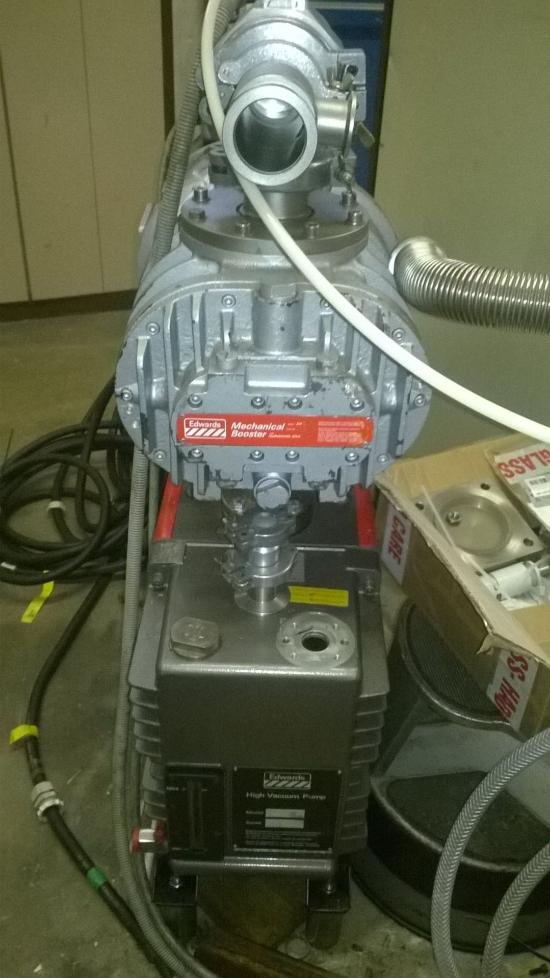 BOC Edwards E2m40 Rotary Vane Vacuum Pump & EH500A Mechanical Booster
 
Vacuum Pump:
Model E2m40 - Image 7 of 8