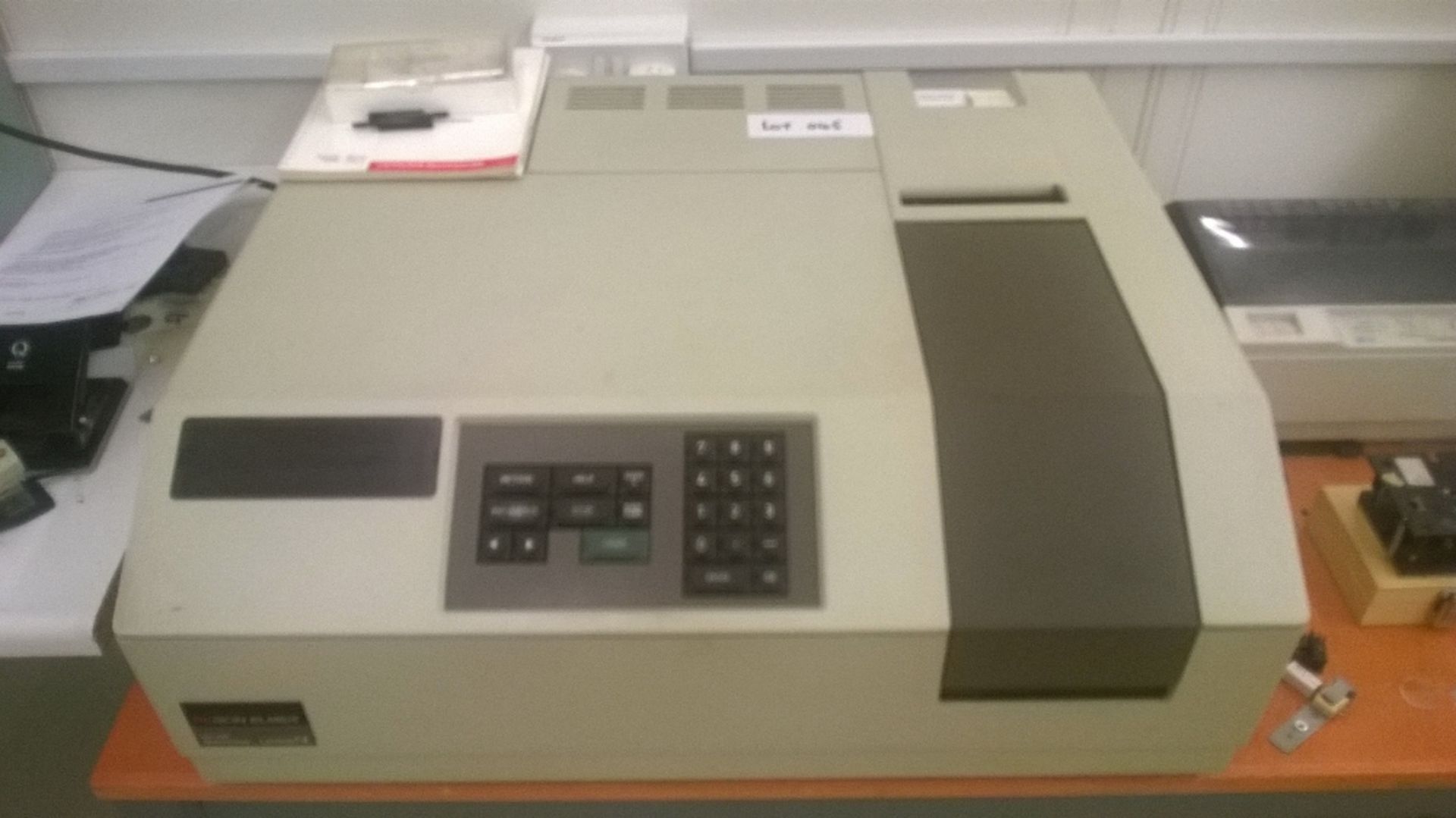 Perkin Elmer Lambda 14 UVNIS spectrophotometer Serial No. 50071 - Image 9 of 10