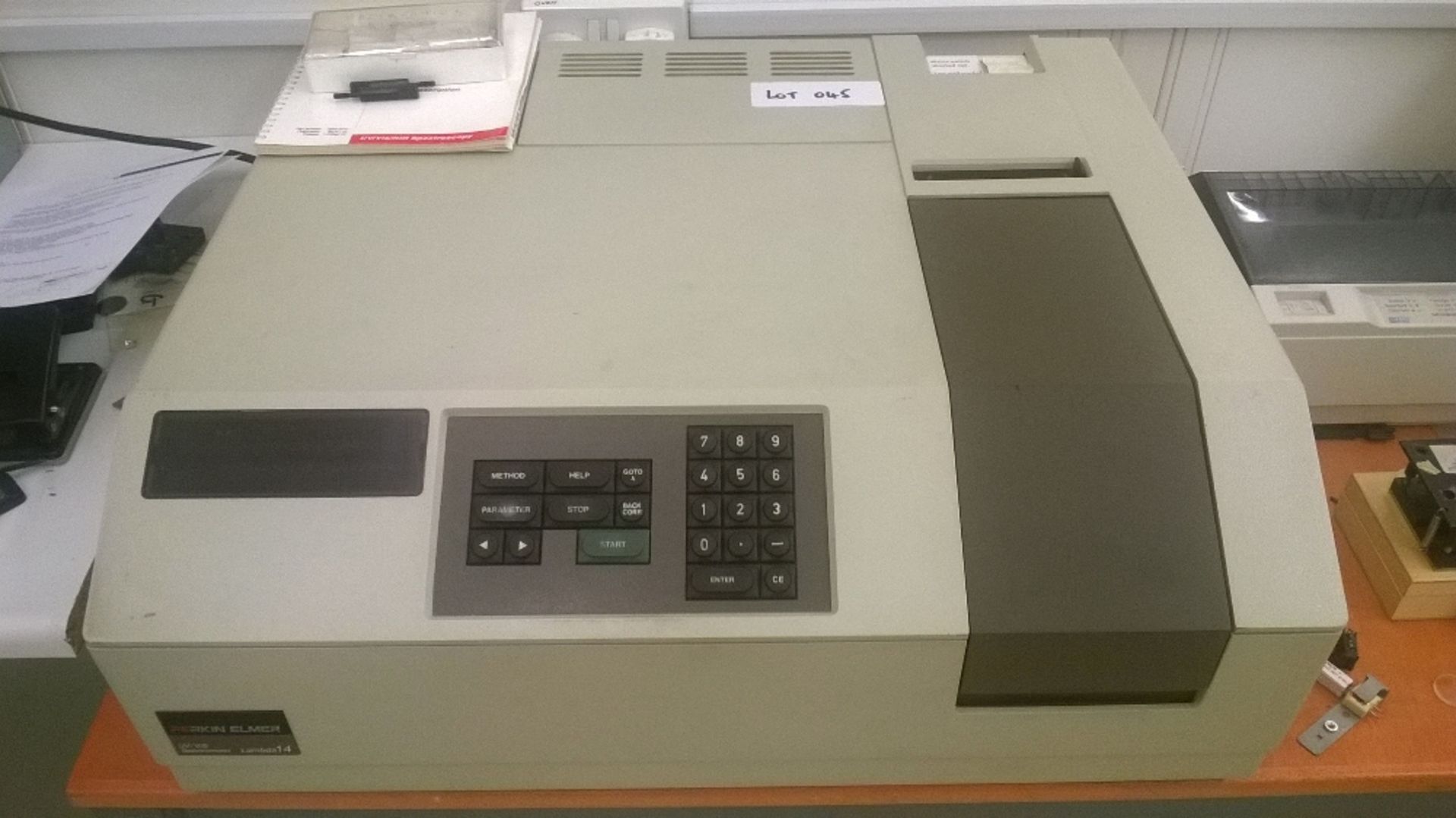 Perkin Elmer Lambda 14 UVNIS spectrophotometer Serial No. 50071 - Image 2 of 10