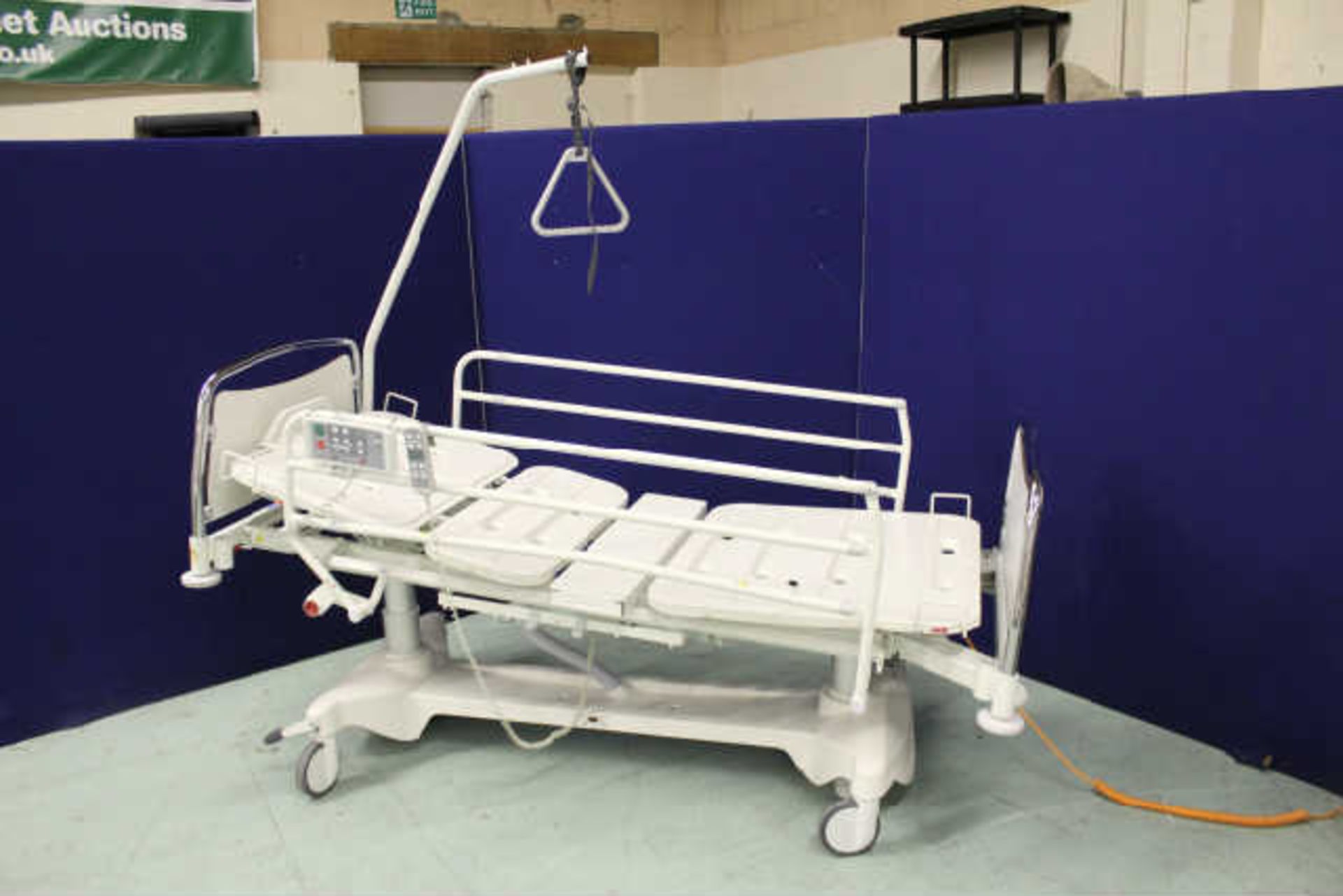 ELEGANZA STANDARD 3000 CPR ADJUSTABLE ELECTRICAL HOSPITAL BED WITH STANDARD 110V INDUSTRIAL PLUG AND