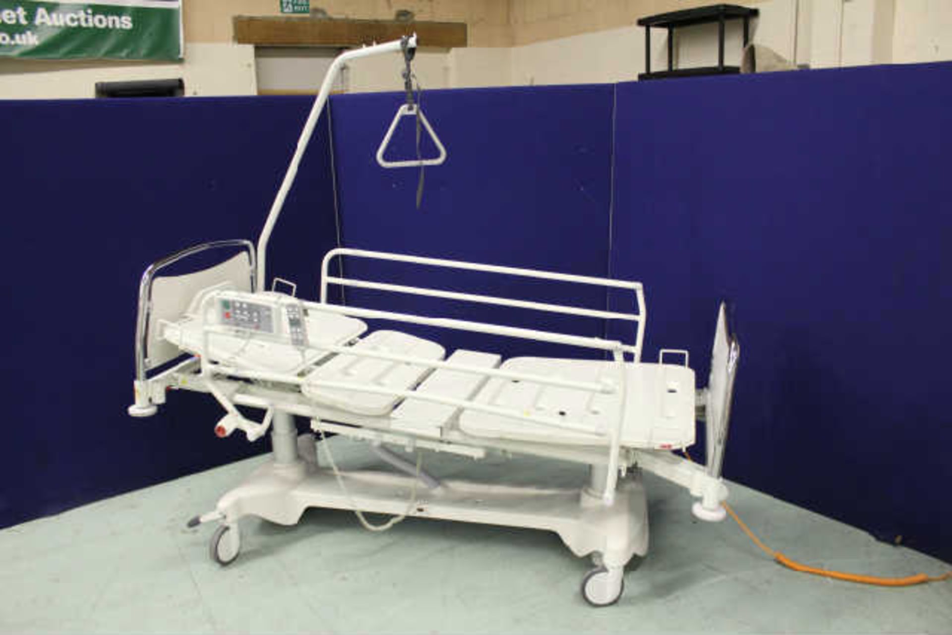 ELEGANZA STANDARD 3000 CPR ADJUSTABLE ELECTRICAL HOSPITAL BED WITH STANDARD 110V INDUSTRIAL PLUG AND - Image 2 of 2