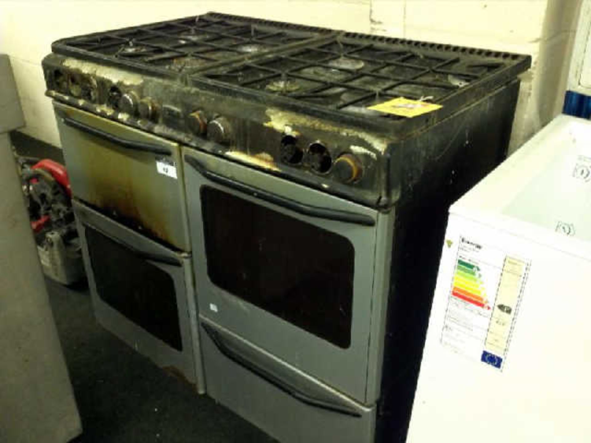 NEW WORLD 8 HOB GAS COOKER