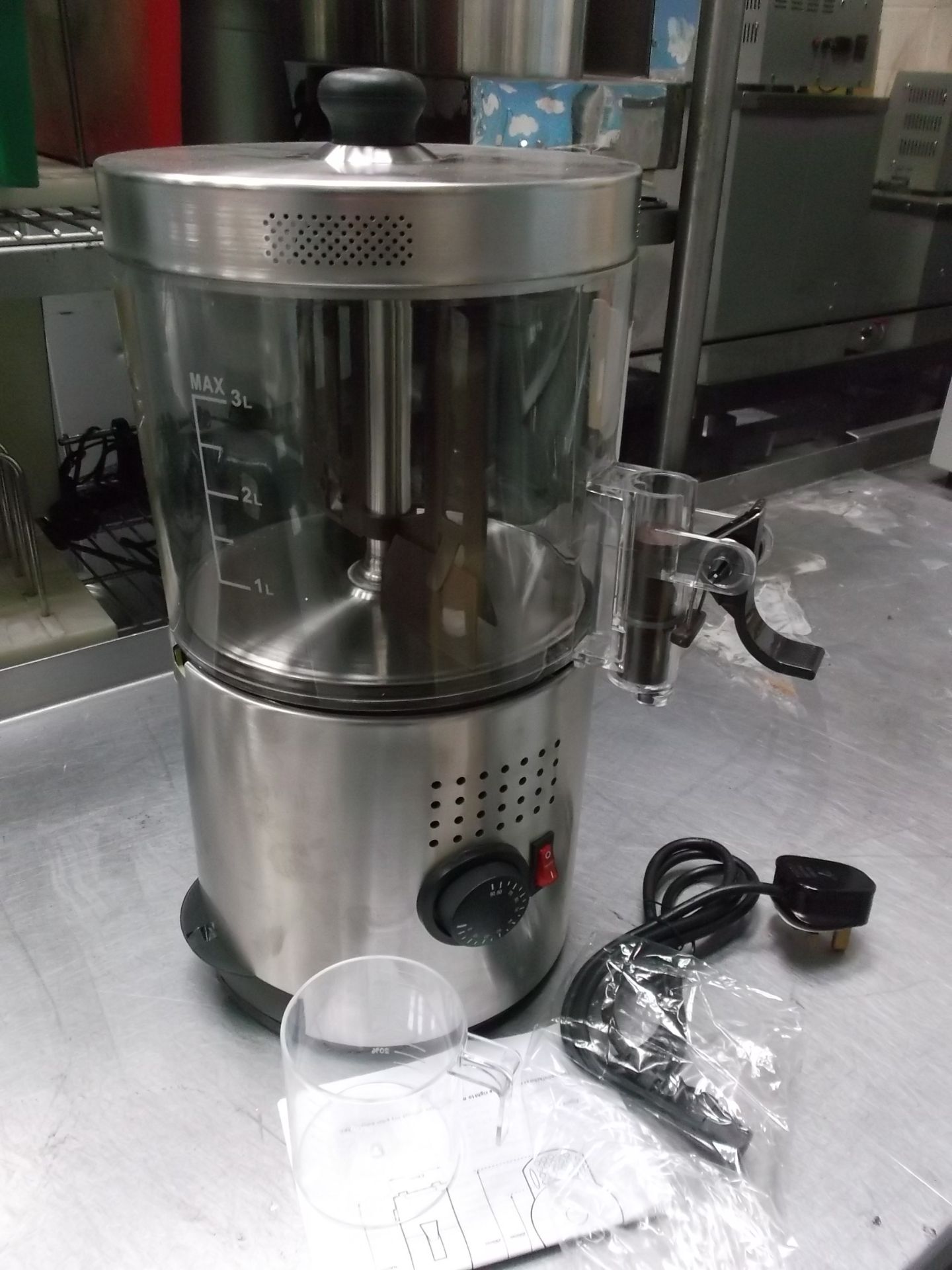 Hot Chocolate Dispenser with Stirrer (New Boxed)

Heated 

Heat Control - Image 3 of 6