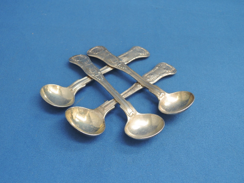Four silver salt spoons in the Kings pattern, London 1832,  John Henry & Charles Lias,  approx 115g