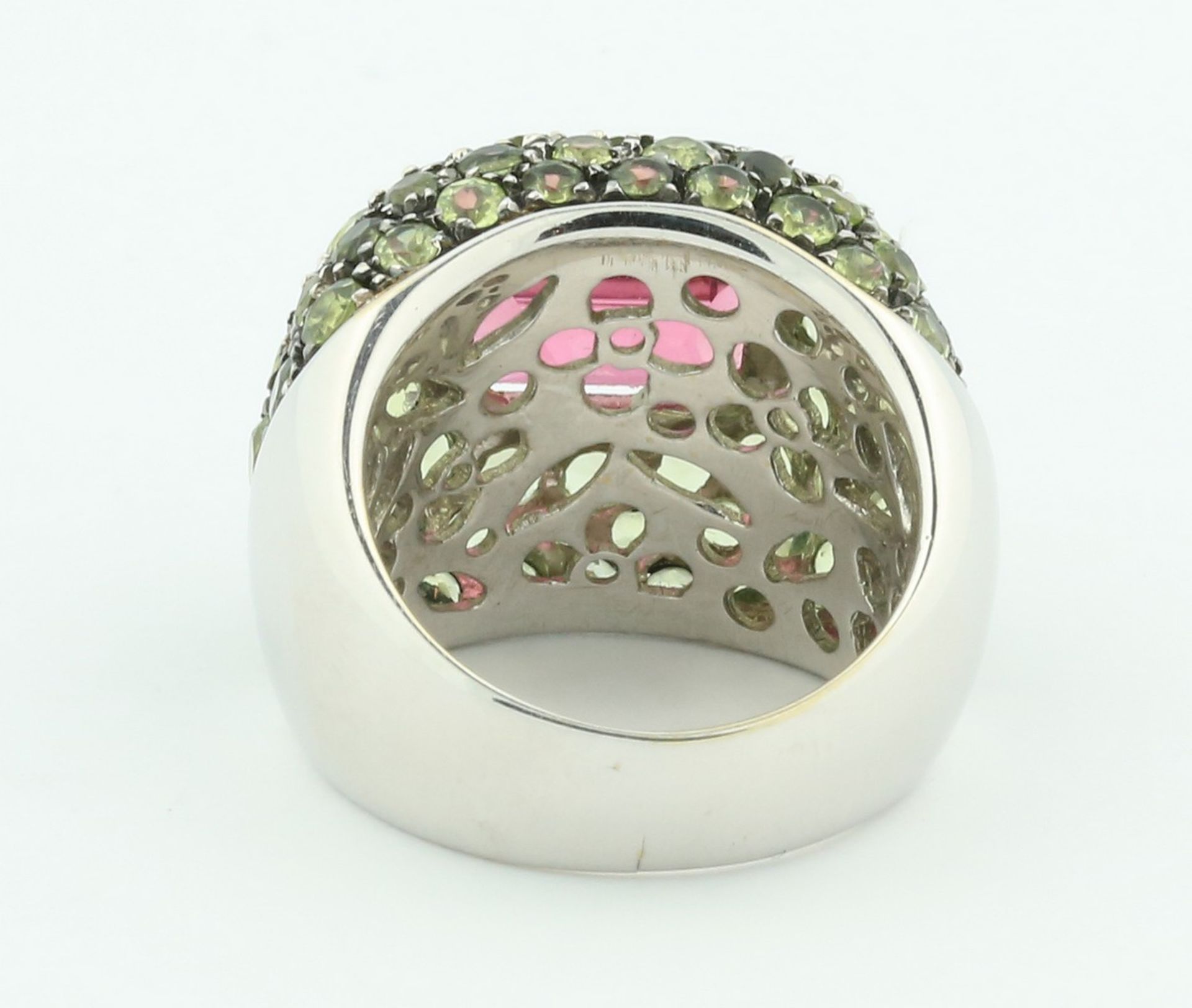 SALAVETTI, GEM-SET RING Centered an emerald-cut pink tourmaline, surrounded by pave-set round - Image 3 of 5