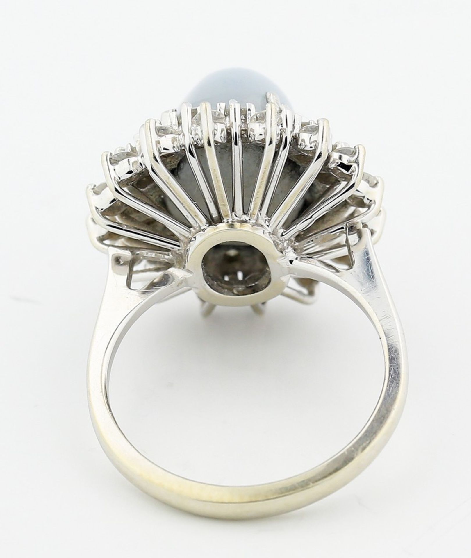 STAR SAPPHIRE AND DIAMOND RING Star Sapphire and Diamond Ring Centering on a star sapphire - Image 4 of 4