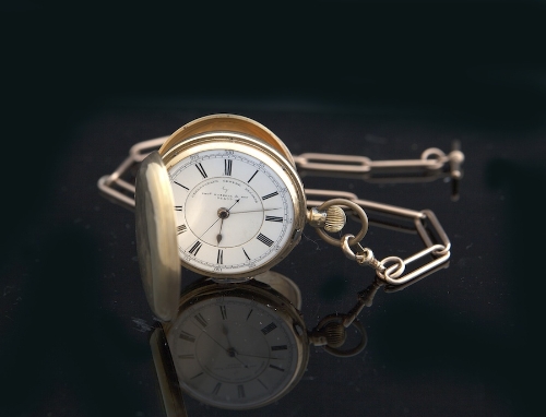 Thos. Russell & Son, Liverpool: An 18ct gold full hunter pocket watch,the signed white enamel dial