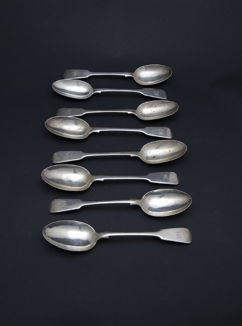 A MATCHED SET OF EIGHT FIDDLE PATTERN SILVER TABLE SPOONS, London, mark of George Aldwinckle (x