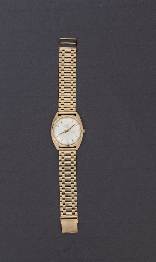 ****WRONGLY ILLUSTRATED IN PRINTED CATALOGUE****
A Gentleman's vintage 9 carat gold wristwatch by