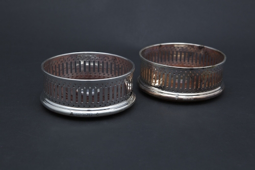 A PAIR OF MODERN SILVER WINE COASTERS, London 1970's, each with pierced latticework circular bodies,