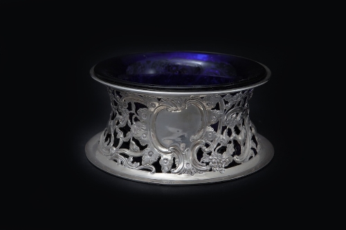 A VICTORIAN ROCOCO STYLE WAISTED CIRCULAR SILVER DISH RING, London 1896, mark of James Wakely &