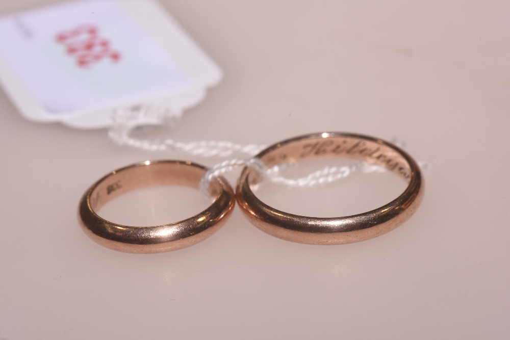 Two 8 carat rose gold wedding bands, each inscribed with the date 1952 and marked 333. Sizes J and